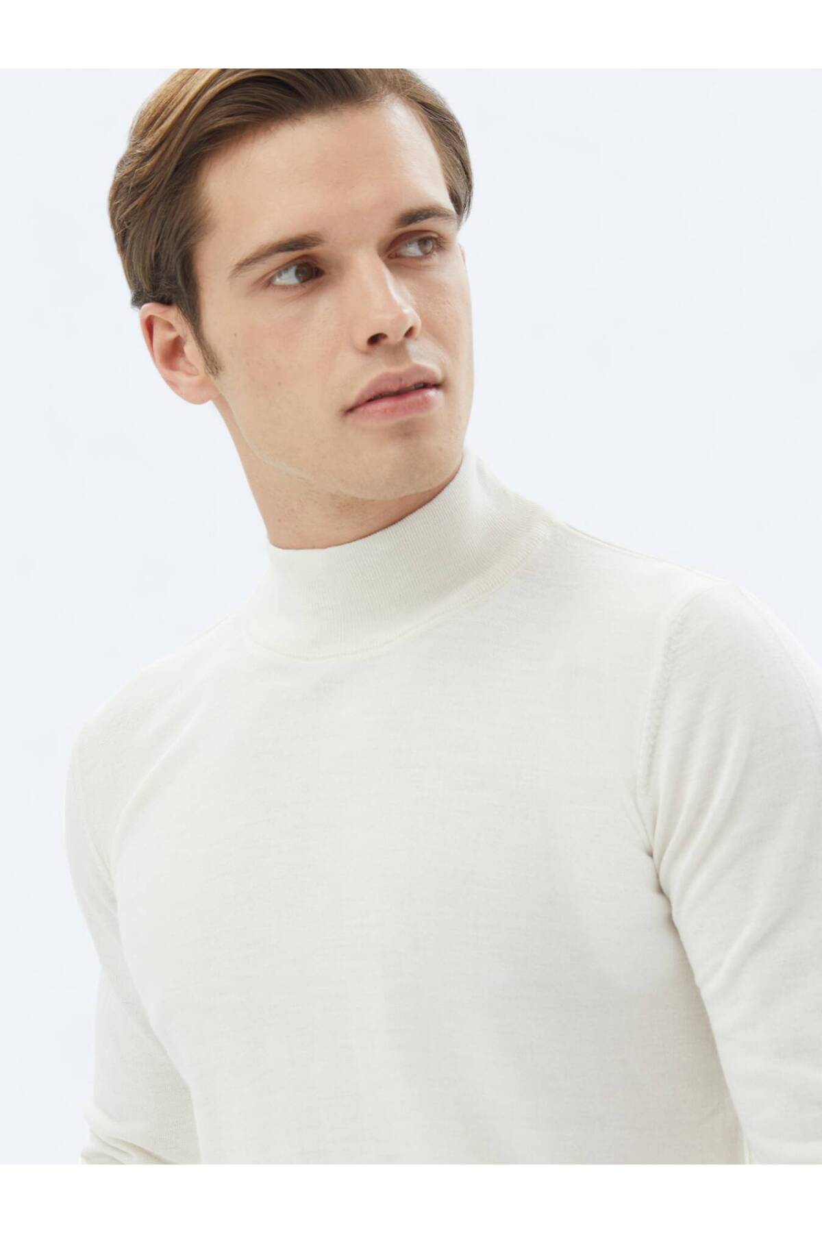 Kip  Ekru Yarım Balıkçı Yaka Düz Örgü Yün Karışımlı Triko Kazak - Görsel 3
