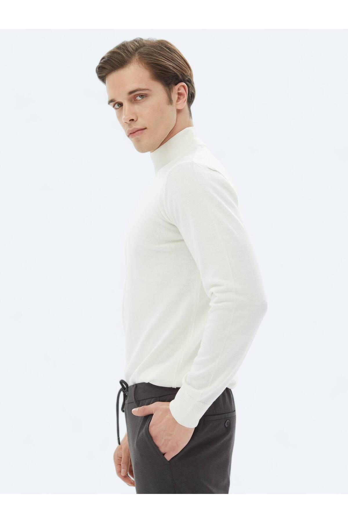 Kip  Ekru Yarım Balıkçı Yaka Düz Örgü Yün Karışımlı Triko Kazak - Görsel 4