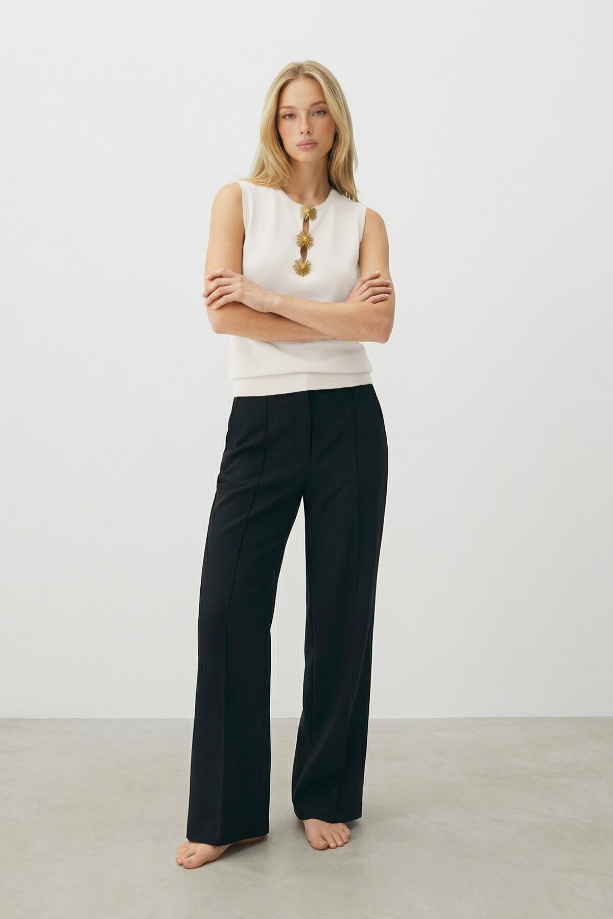 VAGGON  Ekru Bisiklet Yaka Gold Düğme Detaylı Triko Kolsuz Bluz - Görsel 2