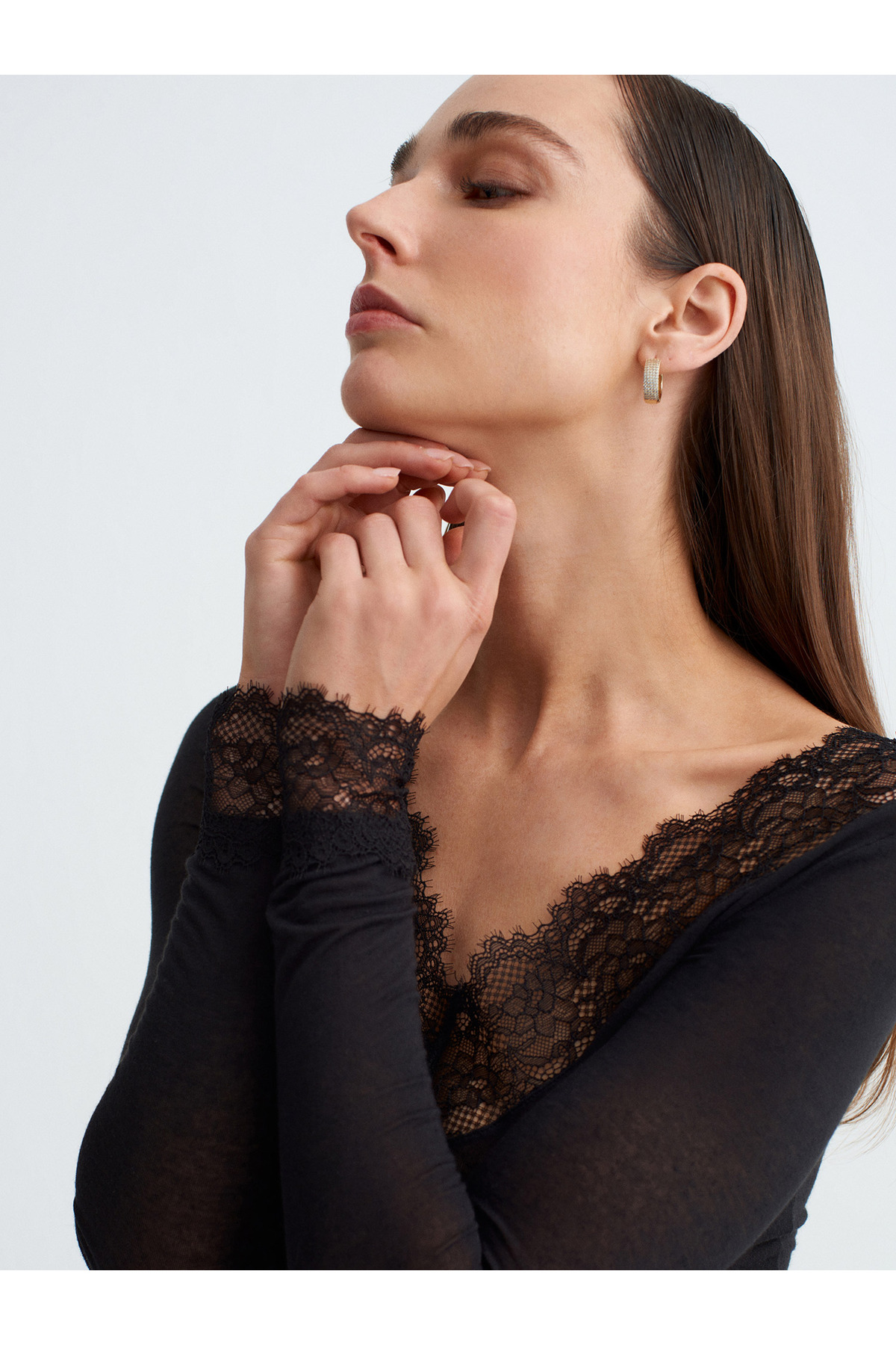 Dilvin  32311 Dantelli V Yaka Kaşmir Karışımlı Modal Bluz-Siyah - Görsel 3