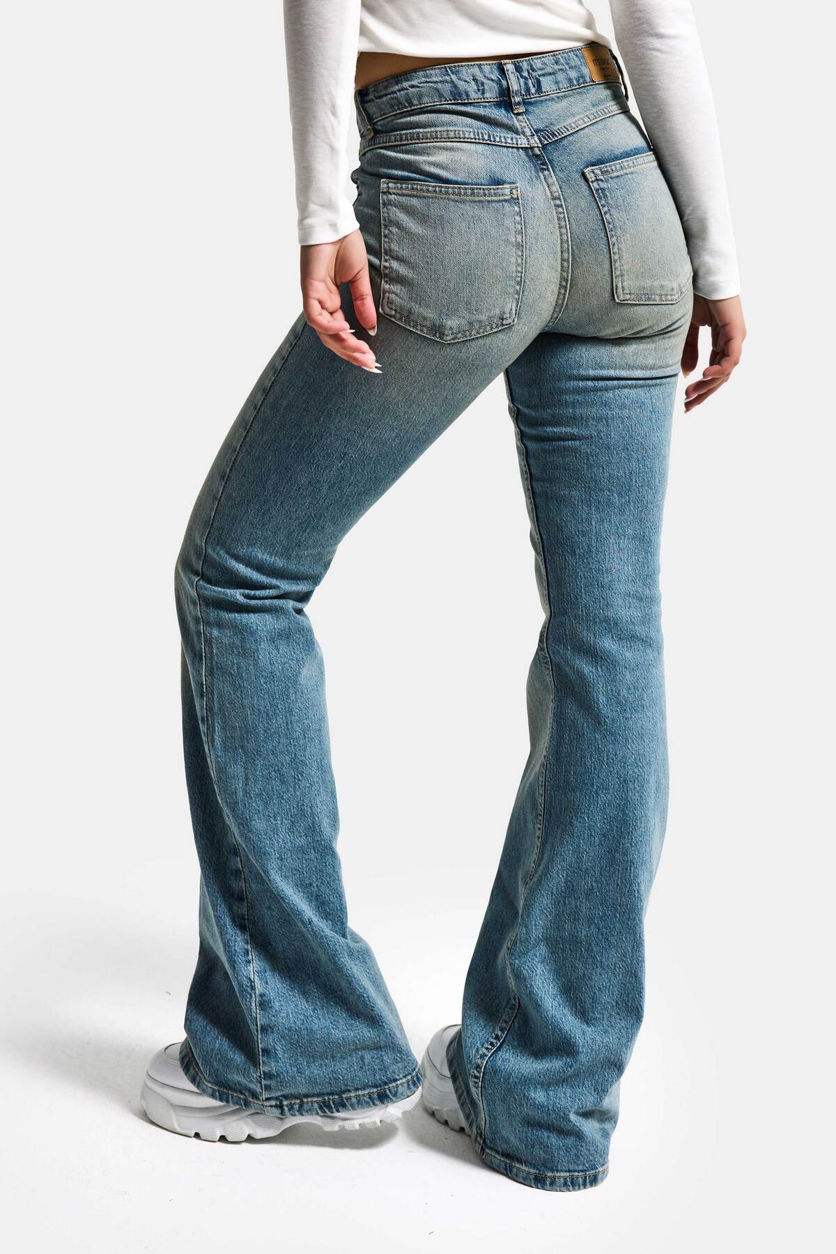 it's basic  Kadın A.Tint 4s6-32 Mid Rise Flare Fit Esnek Kumaş Denim Jean - Görsel 4