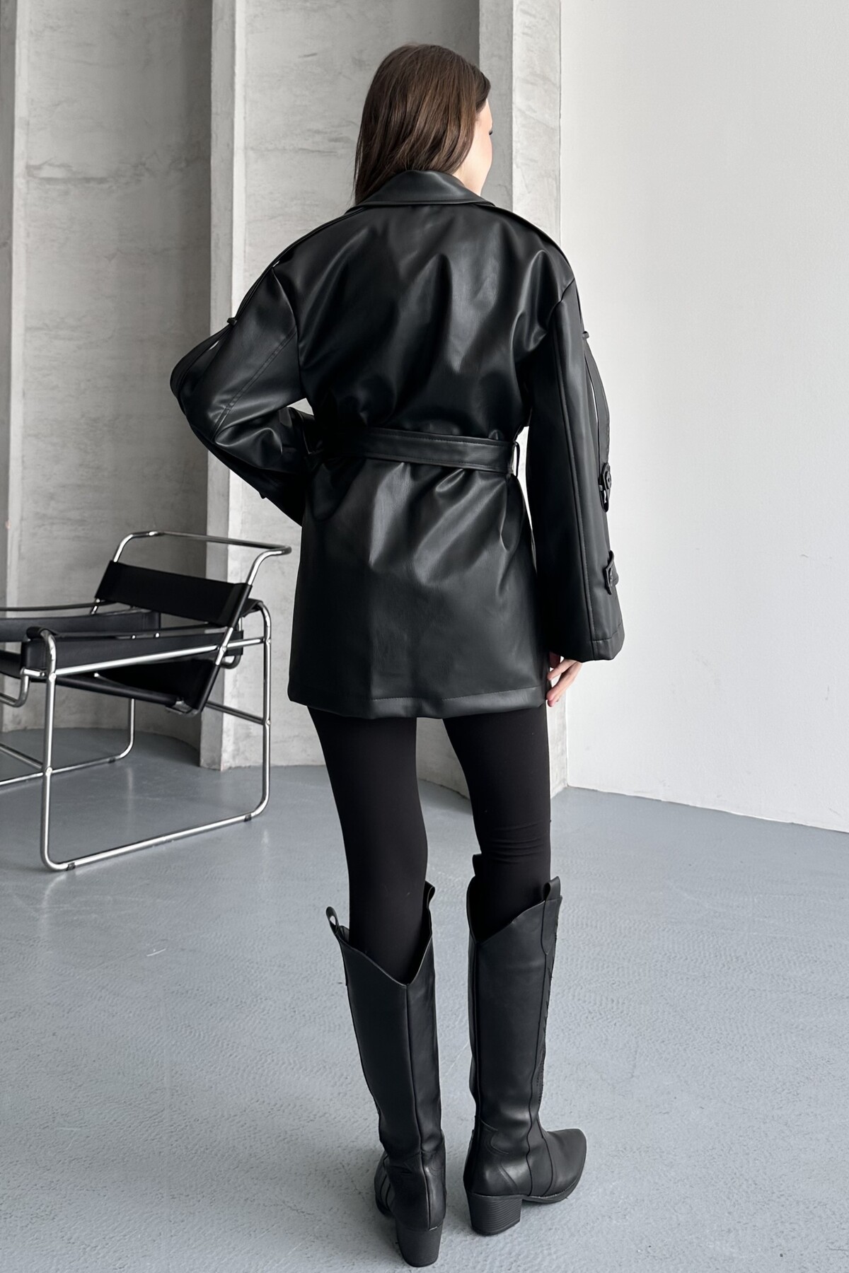 moda armanc  Kadın Siyah Kruvaze Deri Ceket - Yeni Sezon Kuşaklı Düğmeli Oversize Trenç Ceket - Görsel 7