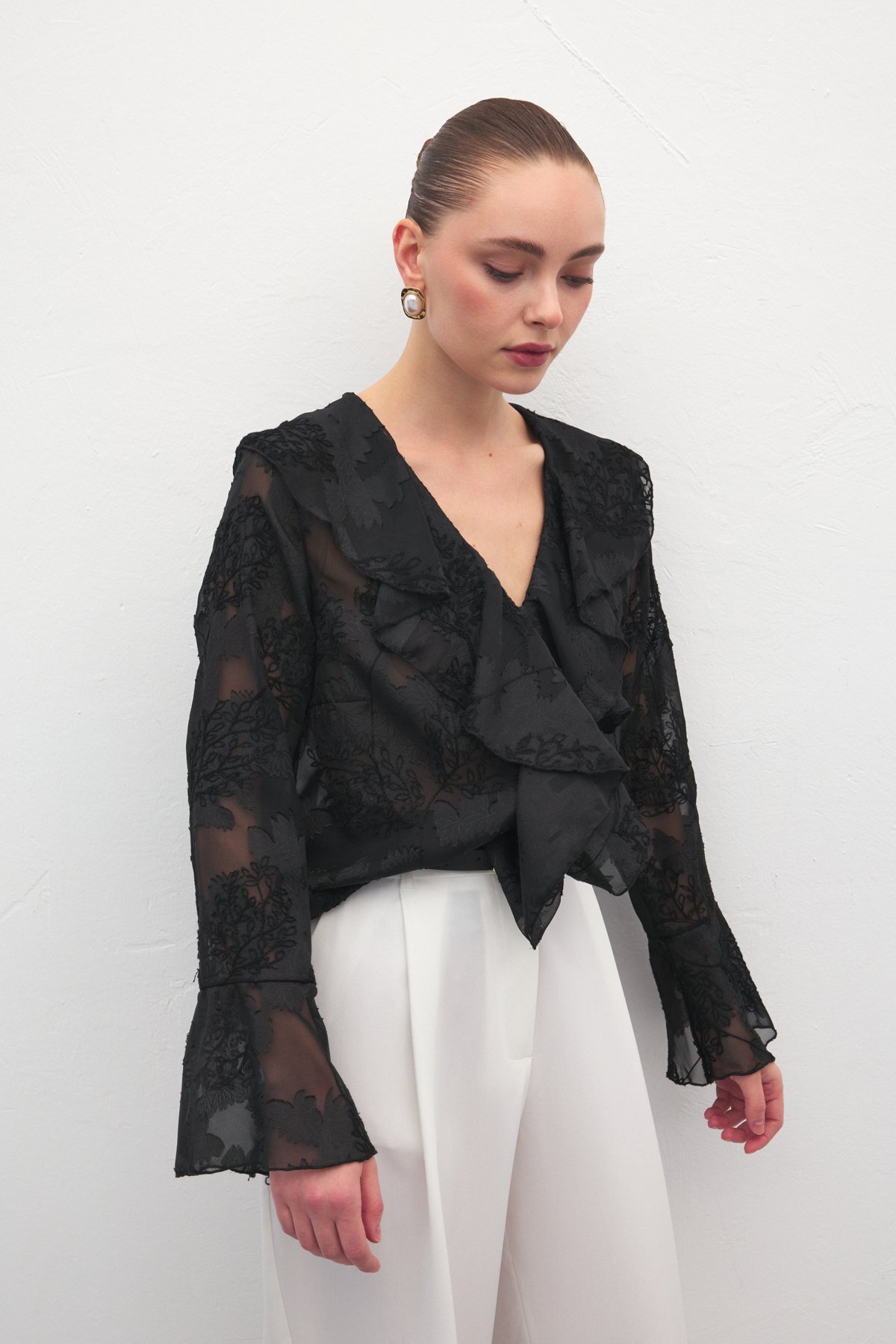 Sateen  Fırfır Detaylı Nakışlı Gömlek - Siyah - Görsel 6