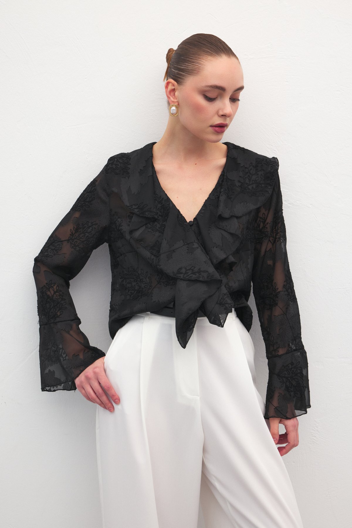 Sateen  Fırfır Detaylı Nakışlı Gömlek - Siyah - Görsel 3