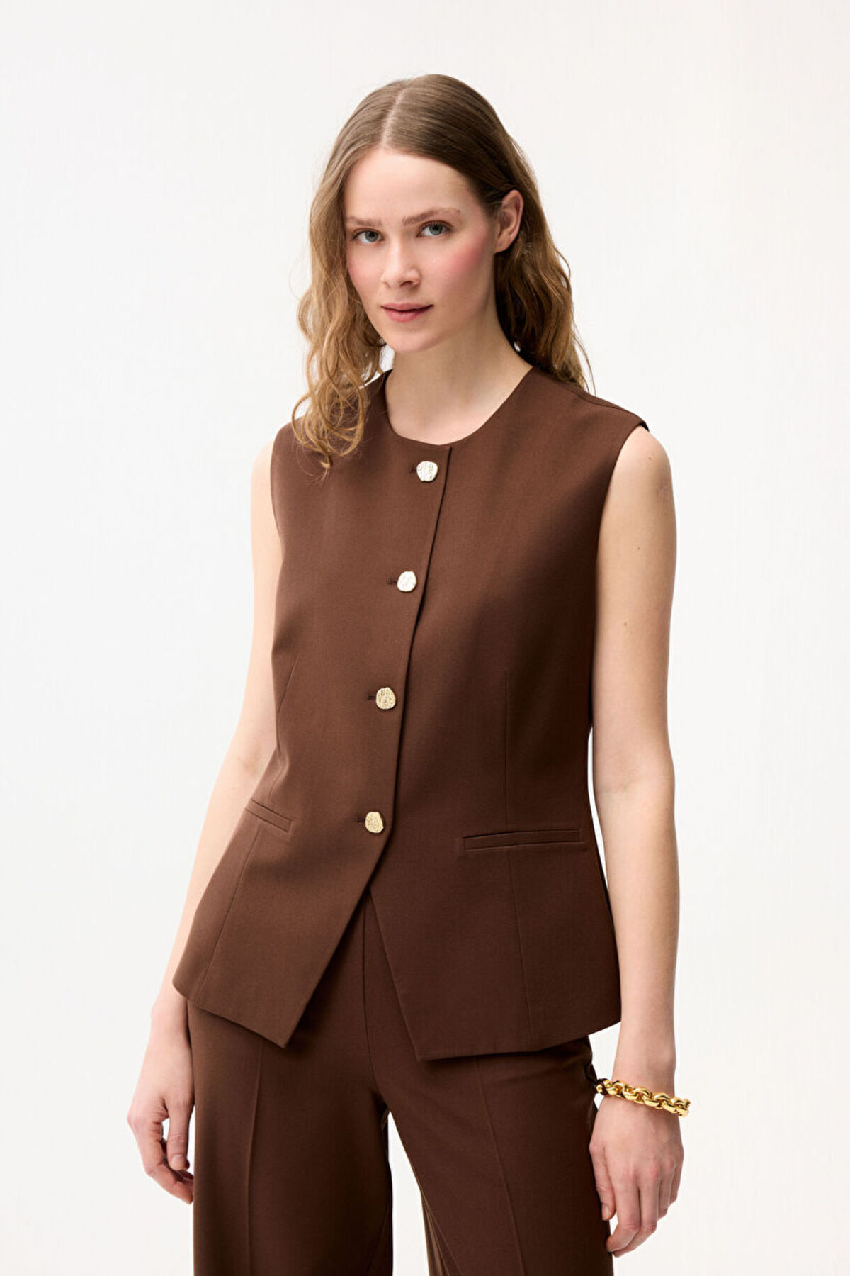 Round Neck Welt Pocket Vest