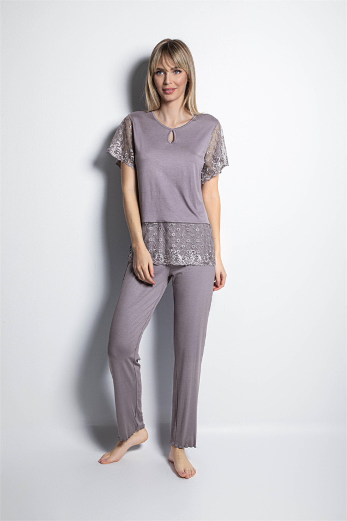 Aria's Closet Arias Closet Yakası Detaylı Brode Dantelli Pijama Takımı