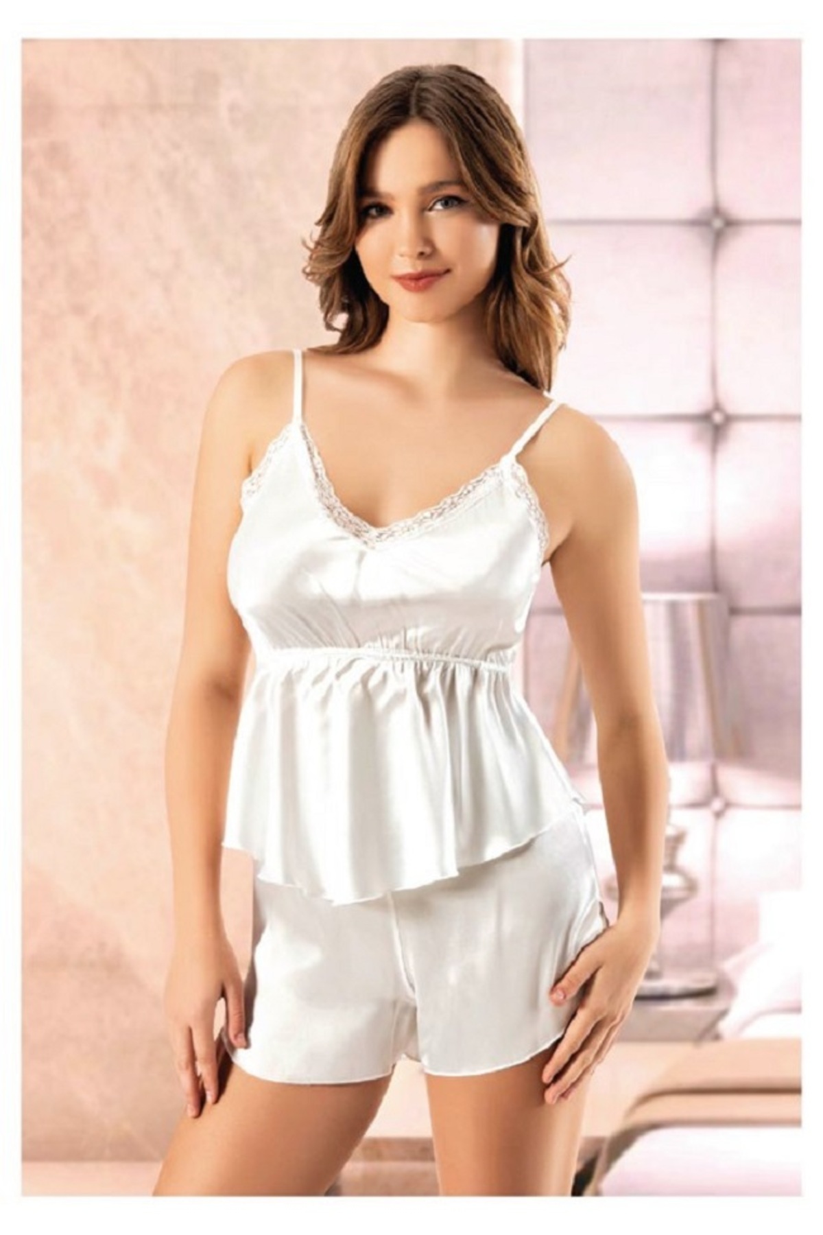 Viselya Dantel Detaylı Beyaz Şort Saten Pijama Takımı