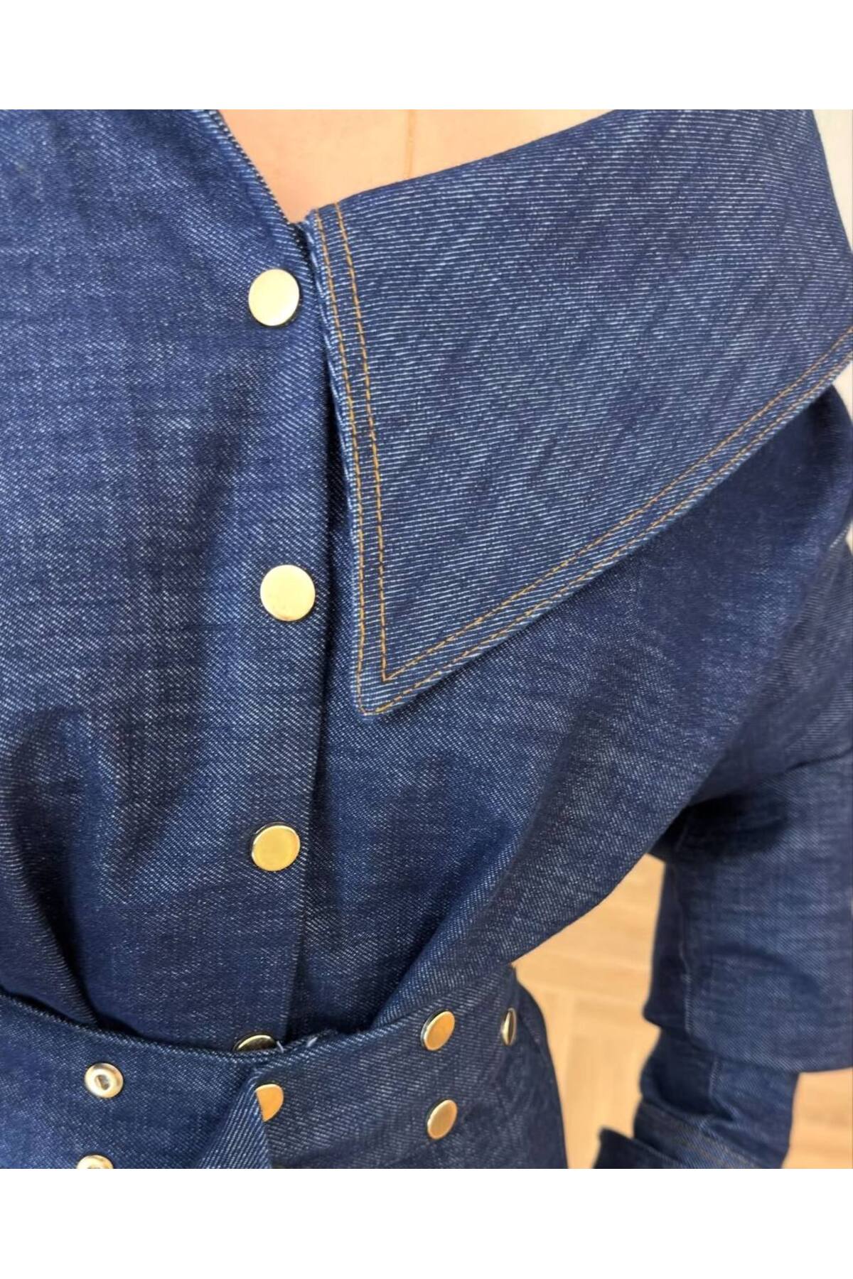 LOKADI  Asimetrik Yaka Metal Düğmeli Kot Ceket - Belden Bağlamalı Jean Ceket - Görsel 3