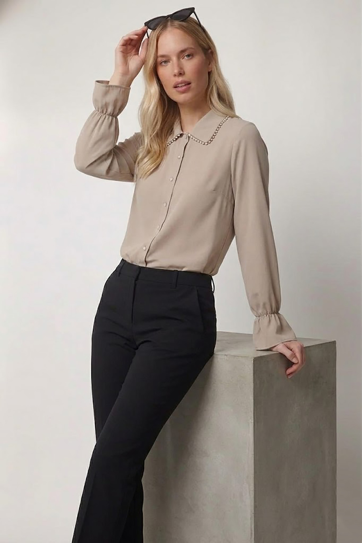 Fumel  Kadın Bej Büzgülü Kol Dantenli Yaka Detaylı Dokuma Gömlek - Görsel 3