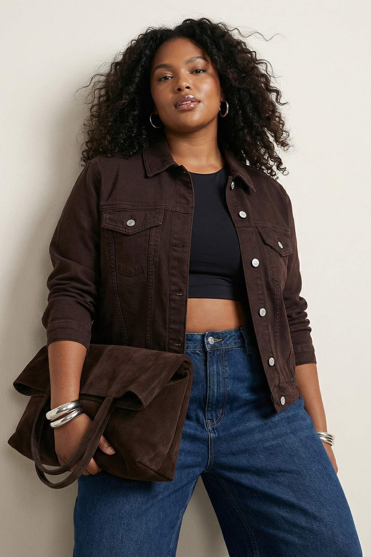 Trendyol Curve Braune, flexible, kurze Jeansjacke in Übergröße TBBSS25AG00007