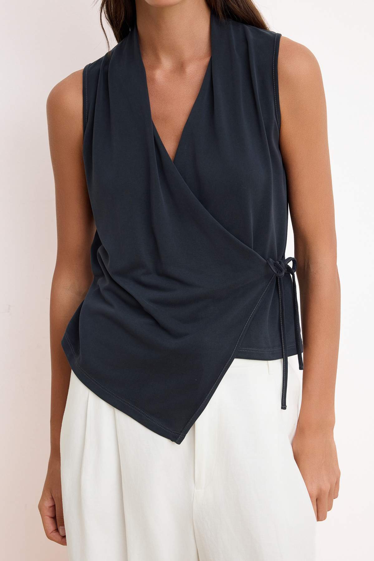 Trendyolmilla  More Sustaniable Antrasit Fitted Kruvaze Bağlama Detaylı Modal Premium Örme Bluz TWOSS26BZ00375 - Görsel 3