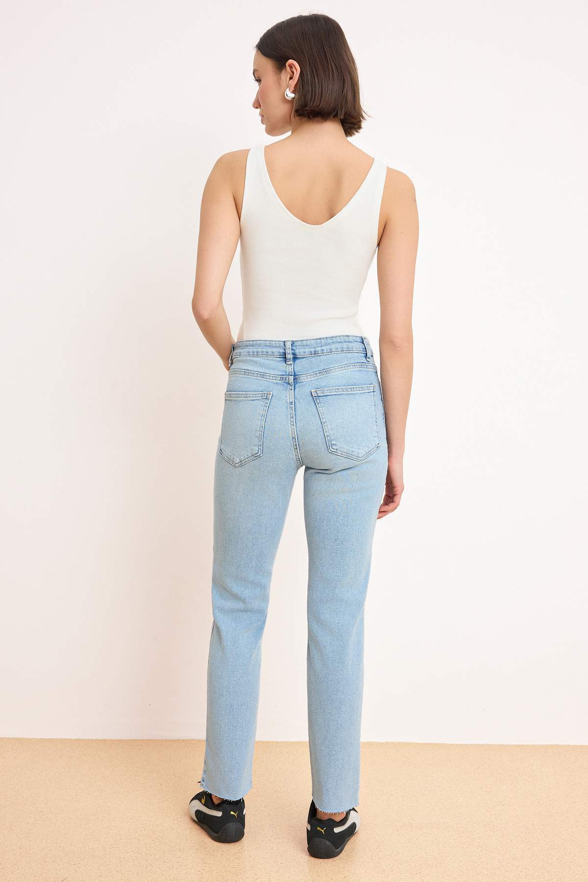 Trendyolmilla  Açık Mavi Yüksek Bel Orta Esnek Düz Paça Straight Jeans TWOAW26JE00026 - Görsel 5
