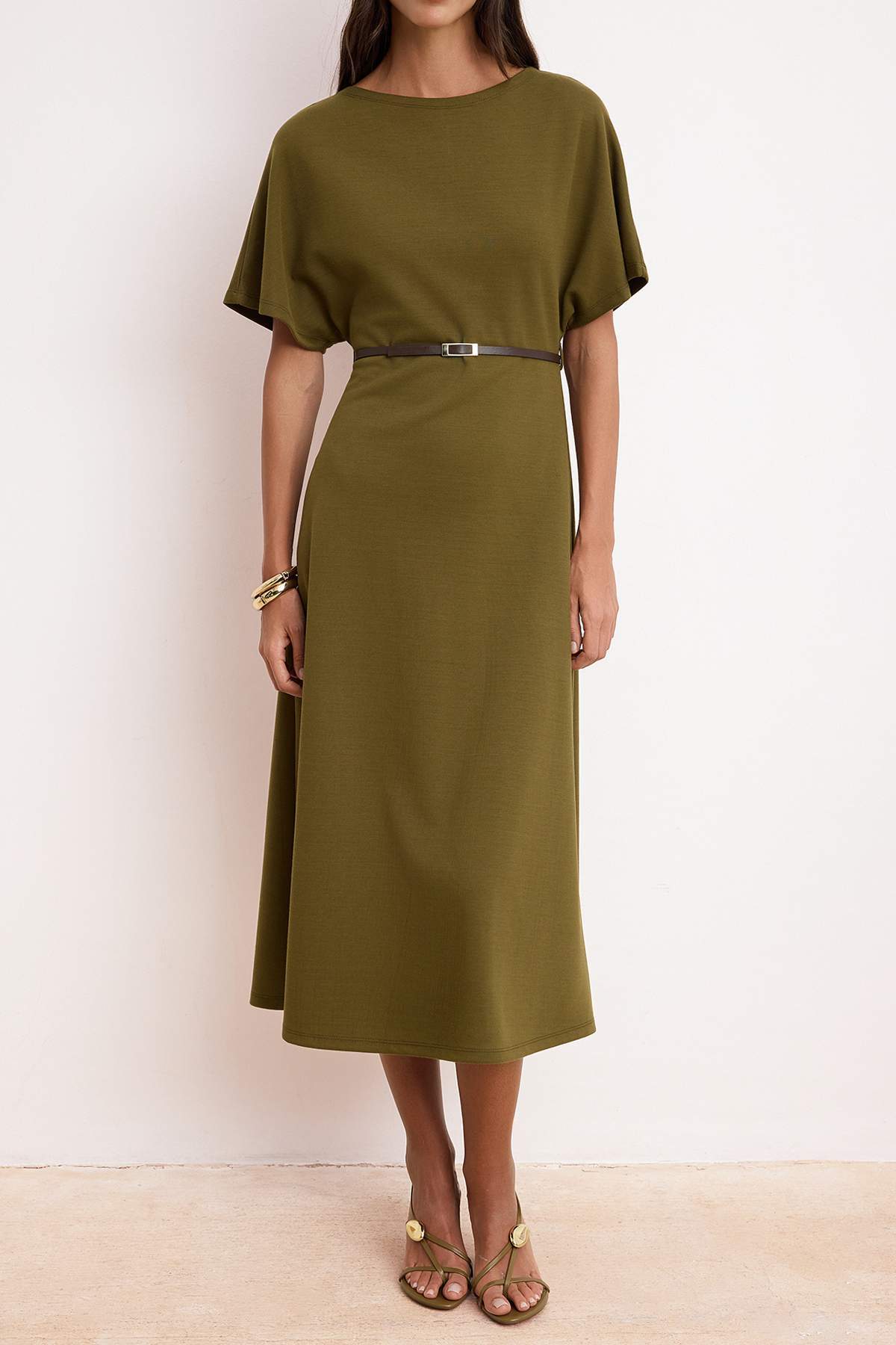 Trendyolmilla  Haki A-Kesim/Çan Form Kayık Yaka Kısa Kollu Kemerli Midi İnterlok Örme Elbise TWOSS26EL00107 - Görsel 3