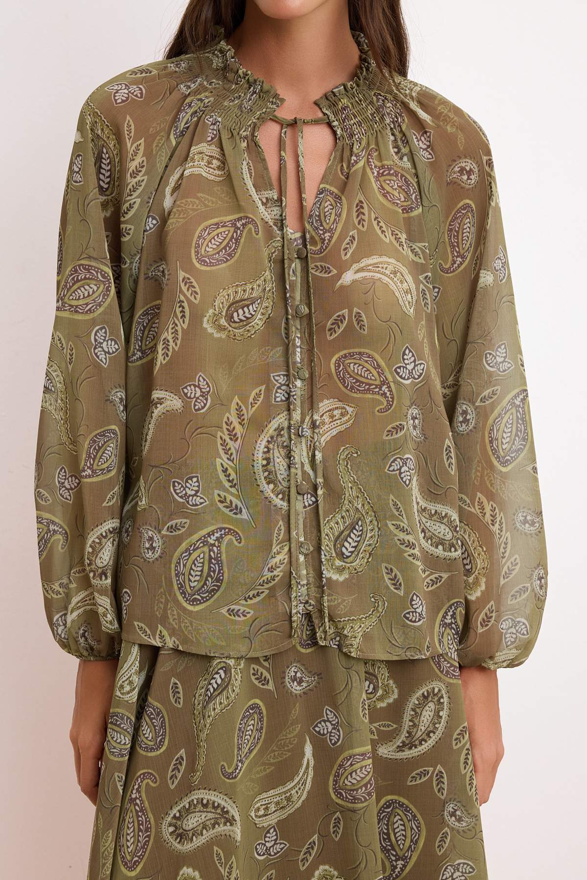 Trendyolmilla  Haki-Çok Renkli Şal Desenli Transparan Gömlek TWOSS26GO00058 - Görsel 3