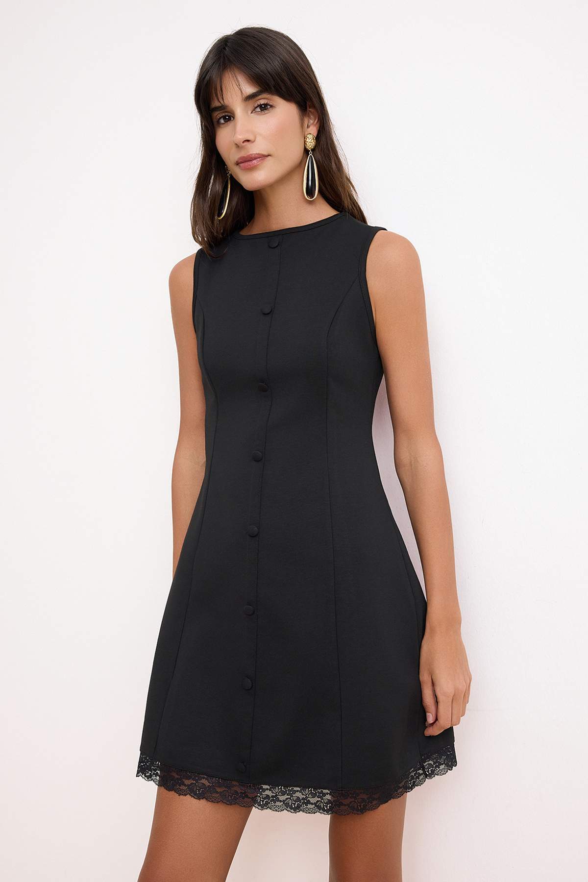 Trendyolmilla  Siyah A-Kesim/Çan Form Kayık Yaka Kolsuz Dantel Detaylı Mini İnterlok Örme Elbise TWOSS26EL00253 - Görsel 2