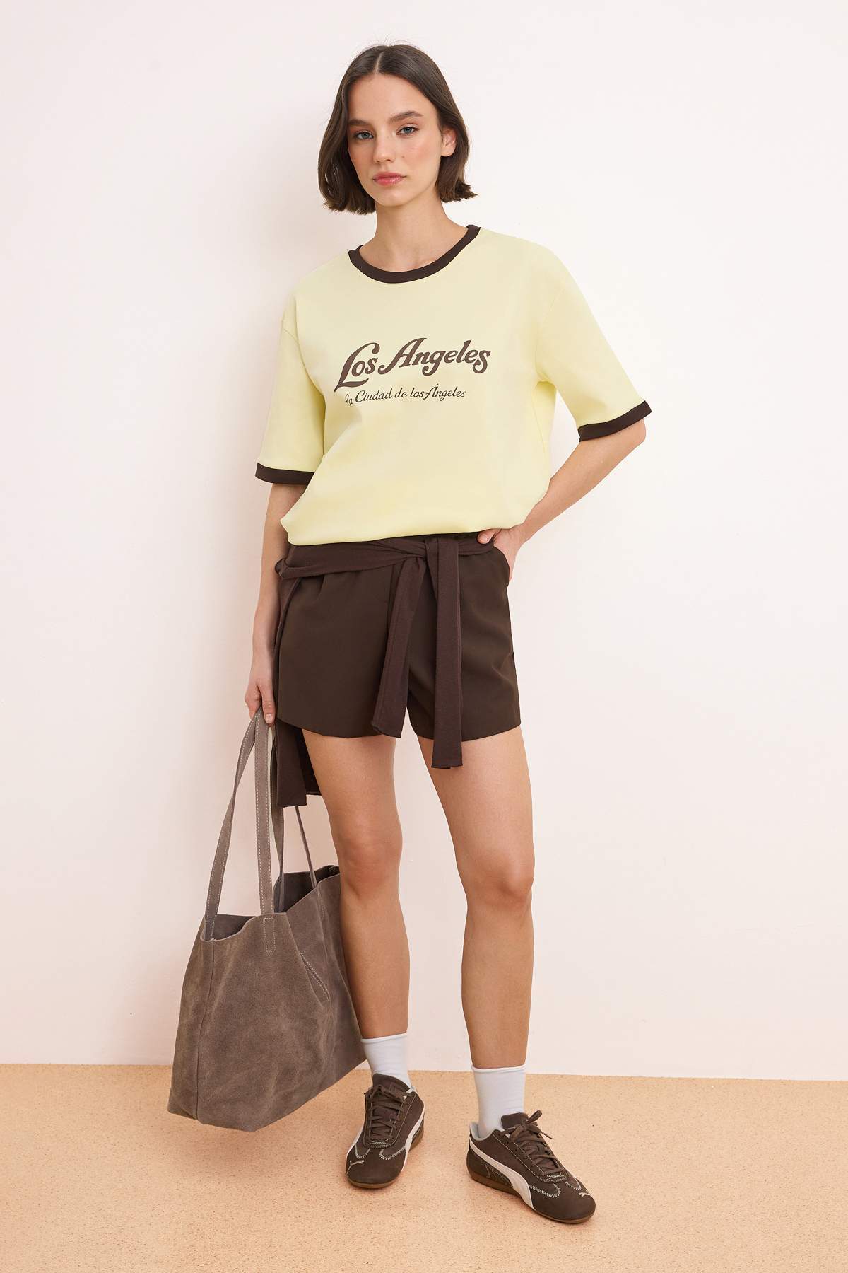 Trendyolmilla  Açık Sarı Slogan Oversize/Geniş Kalıp Düşük Kol Kısa Kollu %100 Pamuk Örme T-Shirt TWOSS26TS00193 - Görsel 2