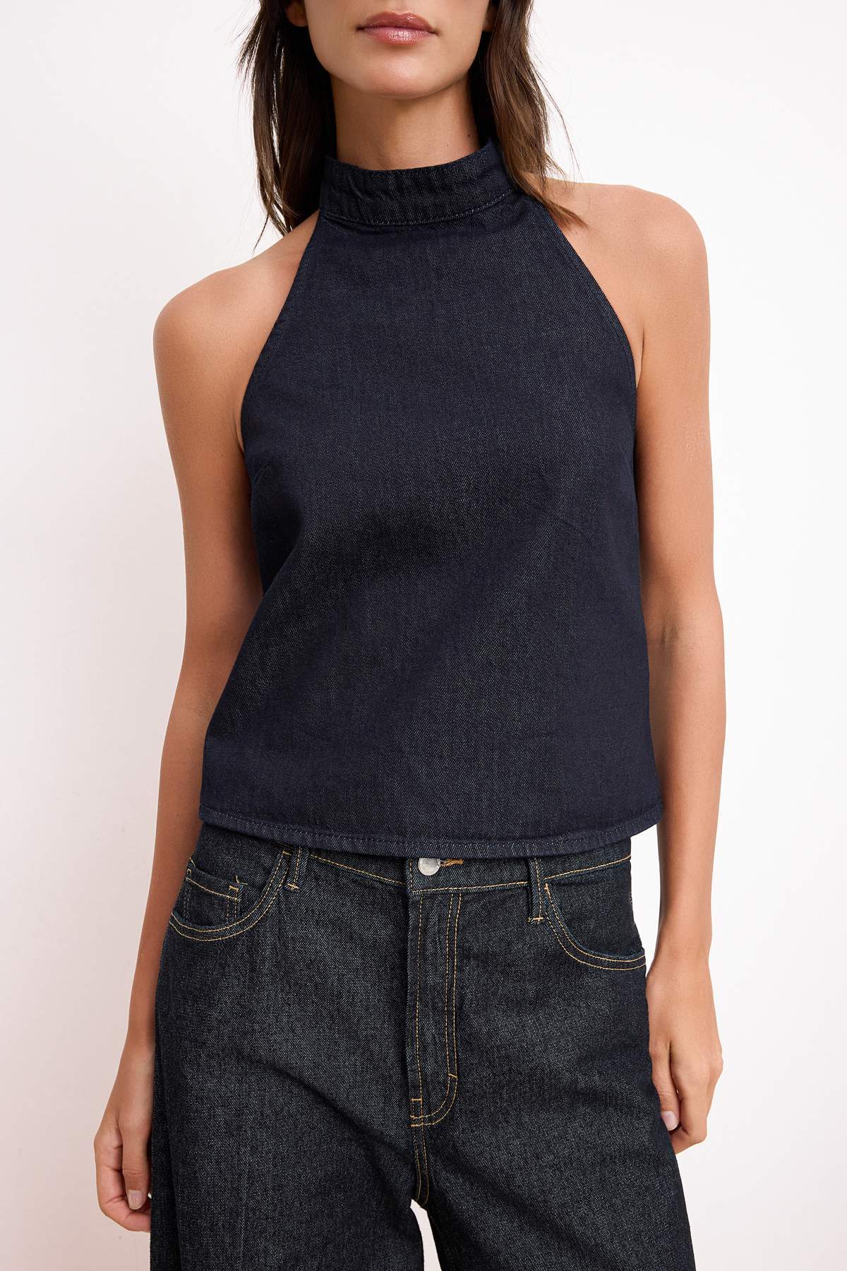 Trendyolmilla  Koyu Mavi Halter Yaka Denim Bluz TWOSS26BZ00513 - Görsel 3