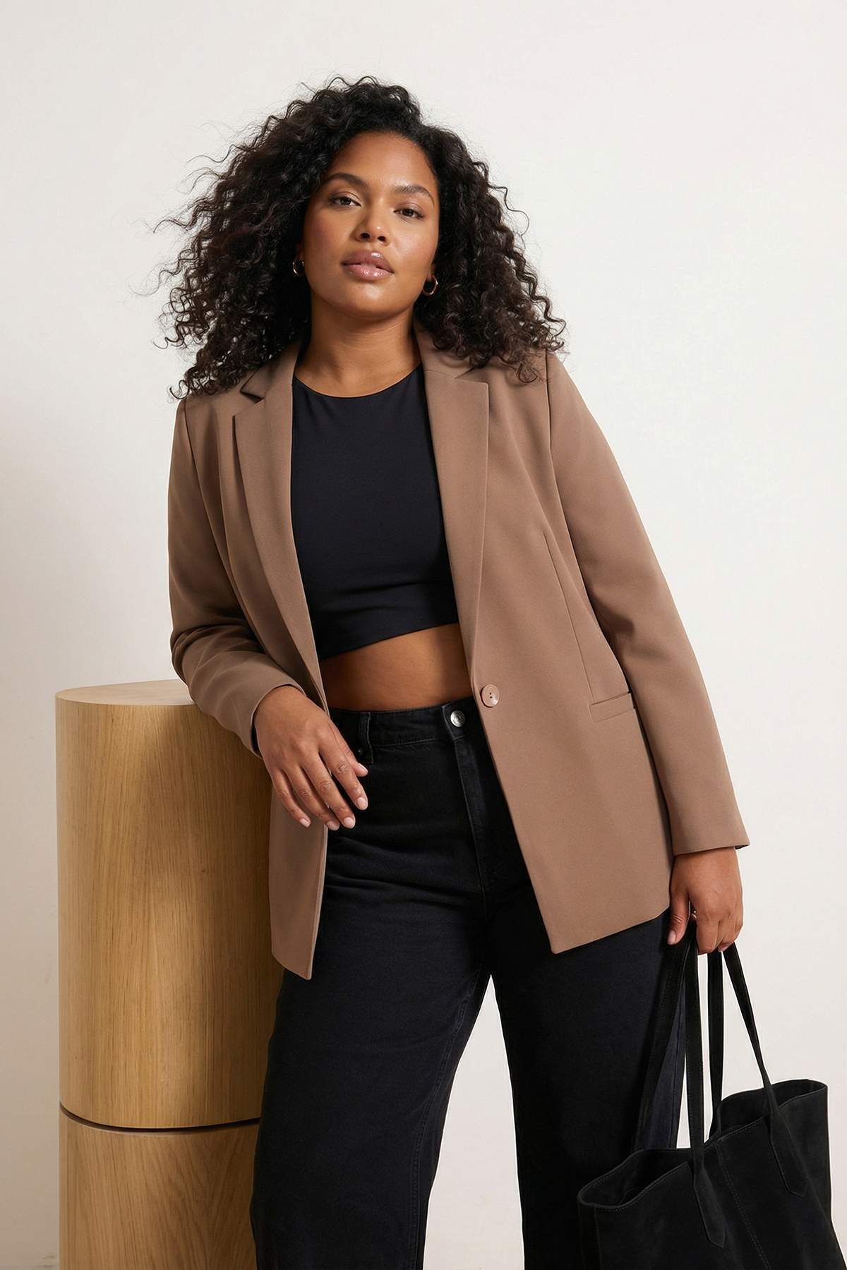 Trendyol Curve Nerzfarbene, karierte, detaillierte, gewebte Jacke in Übergröß...