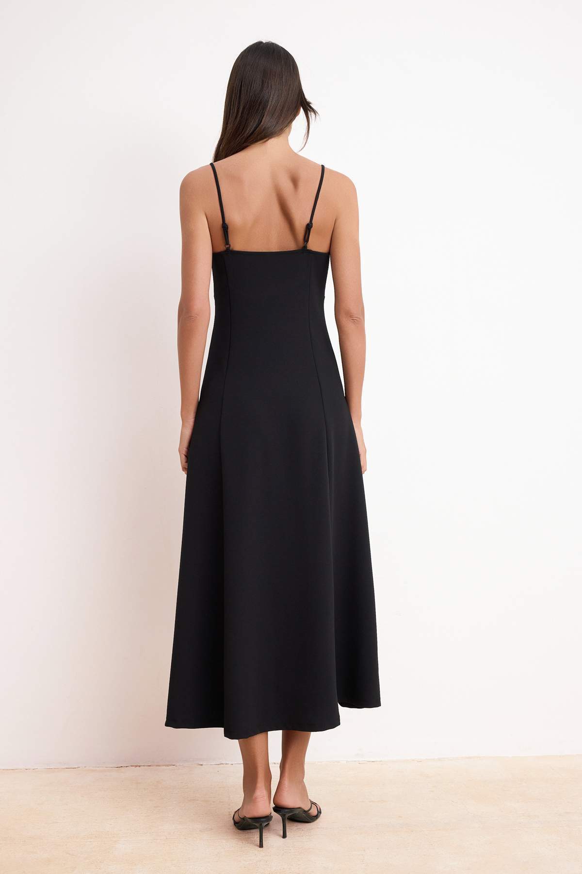 Trendyolmilla  Siyah A-Kesim/Çan Form Kalp Yaka Kolsuz Maxi Scuba Krep Örme Elbise TWOSS26EL00262 - Görsel 4