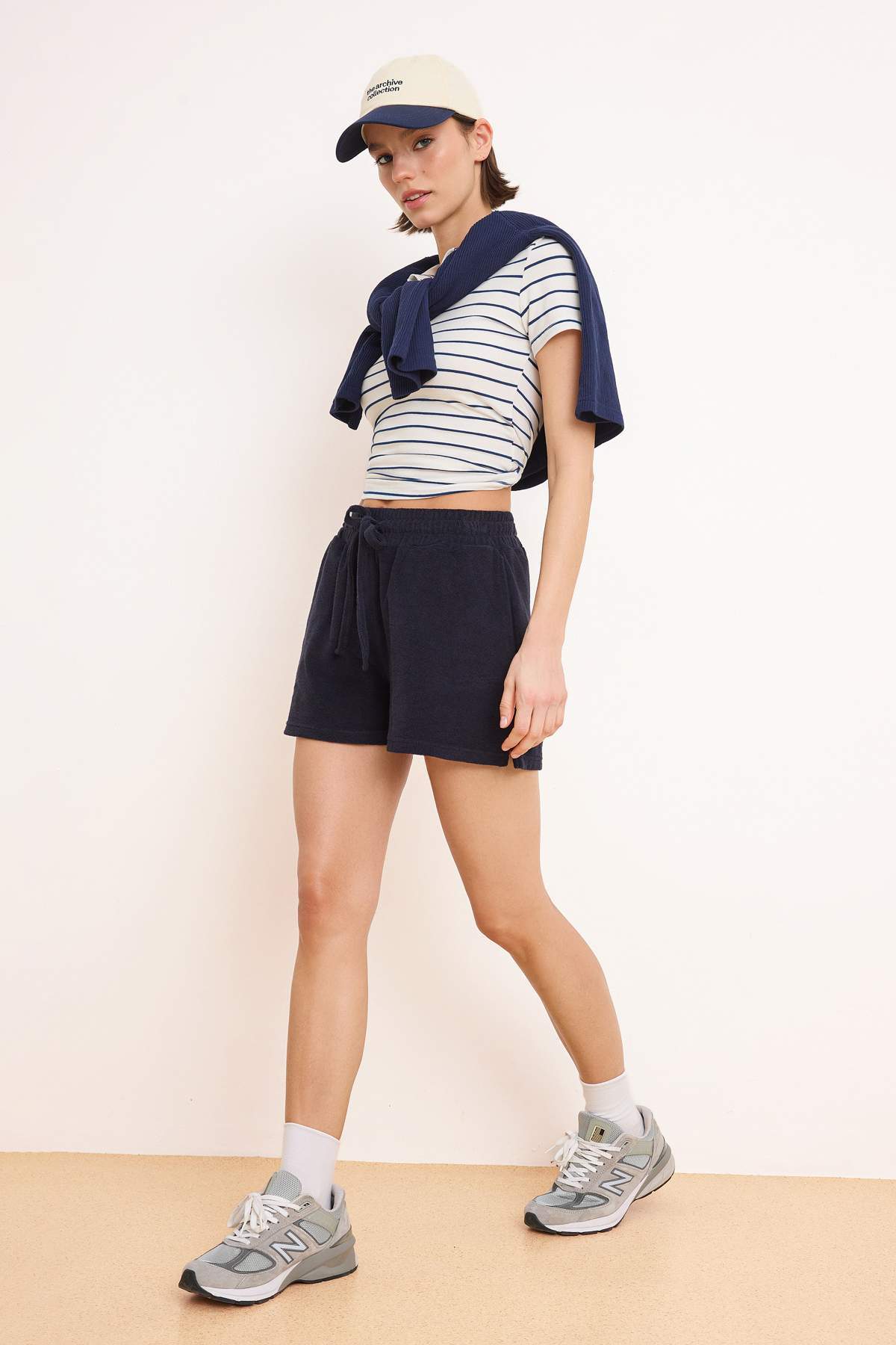 Trendyolmilla  Lacivert Regular Lastikli Boru Paça Kısa Havlu Örme Şort & Bermuda TWOSS26SR00051 - Görsel 2