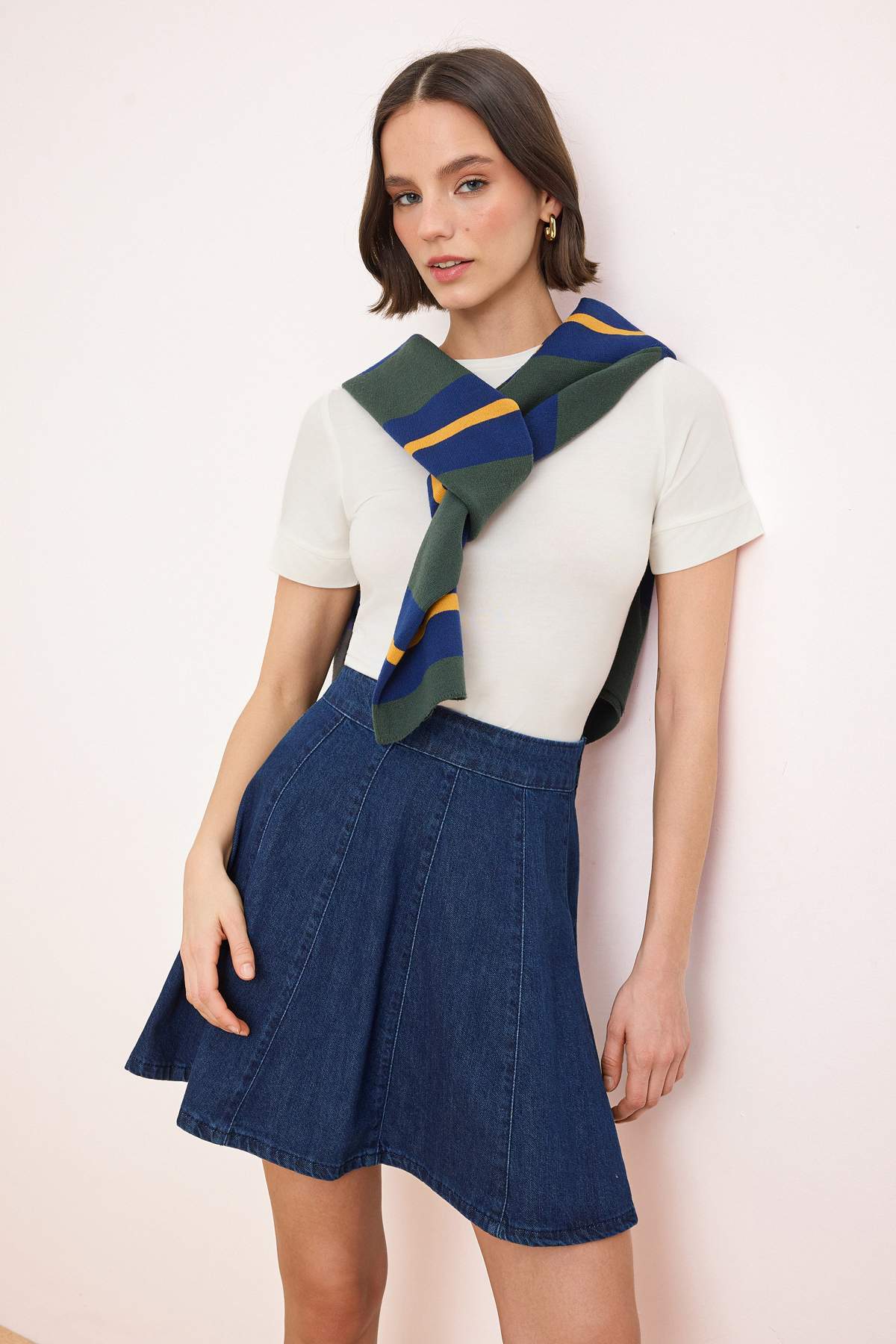 Trendyolmilla  Koyu Mavi Volanlı %100 Pamuk Mini Denim Etek TWOSS26ET00068 - Görsel 2