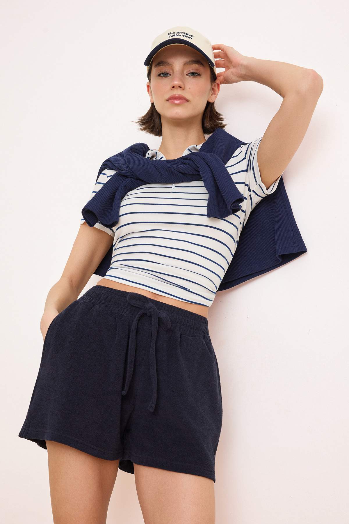 Trendyolmilla  Lacivert Regular Lastikli Boru Paça Kısa Havlu Örme Şort & Bermuda TWOSS26SR00051