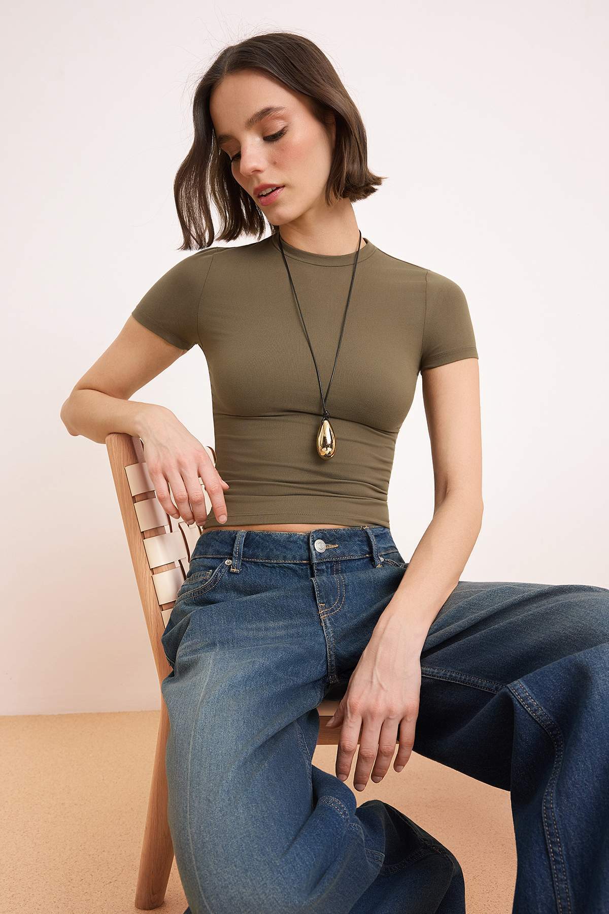 Trendyolmilla  Haki Düz Fitted Bisiklet Yaka Standart Kol Kısa Poliamid Örme T-Shirt TWOSS26TS00151