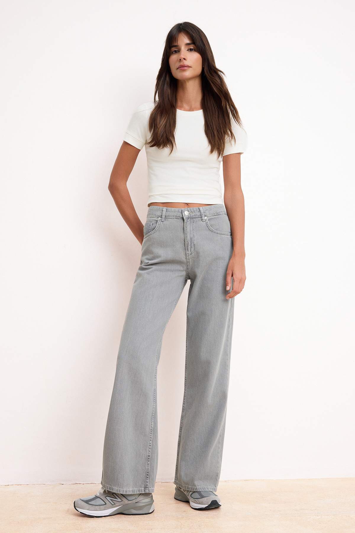 Trendyolmilla  Gri DÖKÜMLÜ Yüksek Bel MEVSİMLİK %100 Pamuk Uzun Boy Wide Leg Jeans TWOSS26JE00127 - Görsel 2