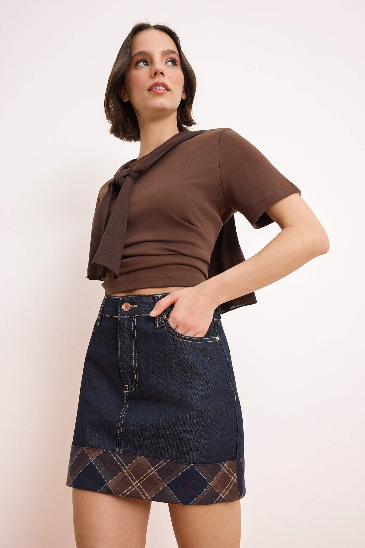 Trendyolmilla  Koyu Mavi Ekose Detaylı Mini Denim Etek TWOSS26ET00067 - Görsel 2