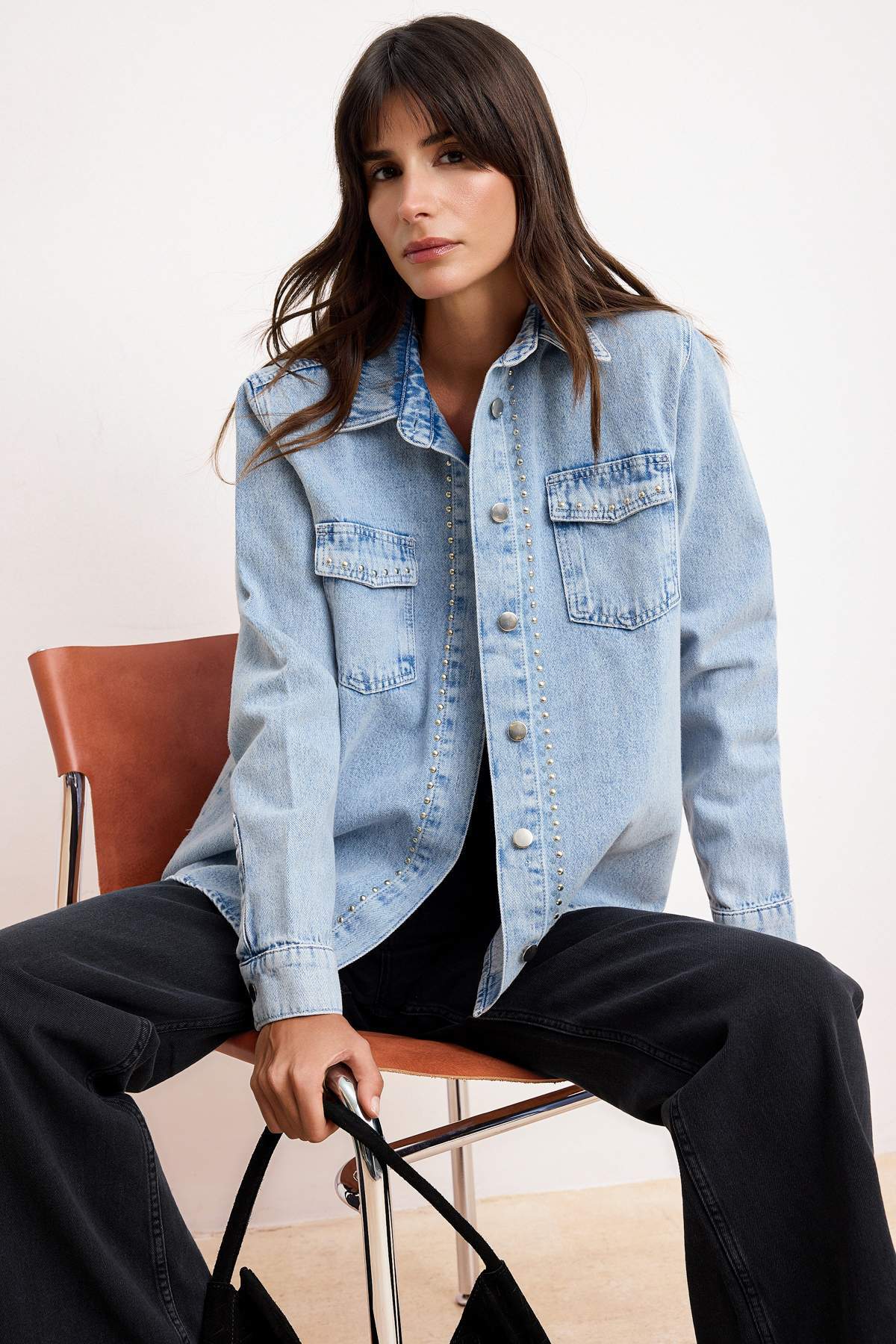 Trendyolmilla  Açık Mavi Trok Detaylı Regular 100% Pamuk Oversize Denim Gömlek Ceket TWOSS26GO00003