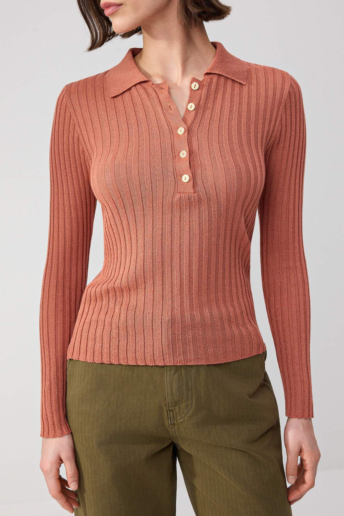 Trendyolmilla  Wardrobe Essentials Kiremit Fitilli Polo Yaka İnce Triko Kazak TWOSS26KZ00004 - Görsel 3