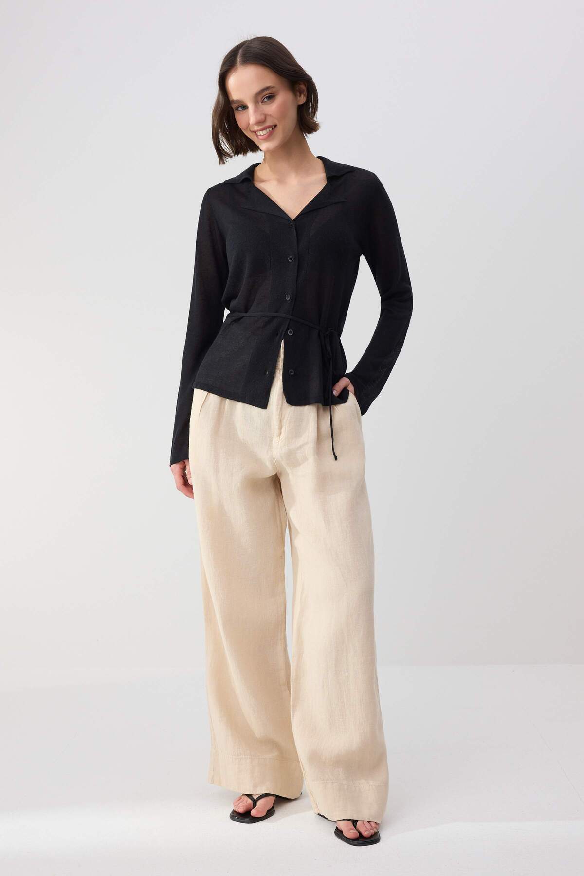 Trendyolmilla  Wardrobe Essentials Siyah Premium İplik Kemer Detaylı Gömlek Yaka İnce Triko Hırka TWOSS26HI00004 - Görsel 2