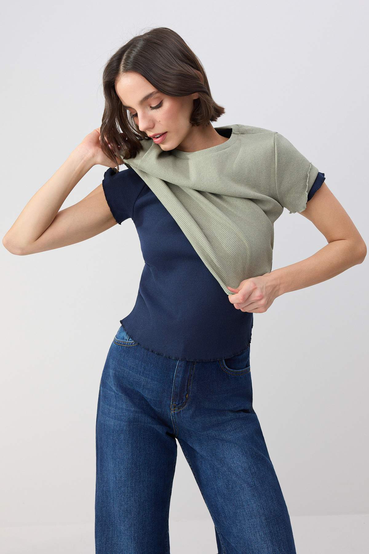 Trendyolmilla  Wardrobe Essentials-Lacivert-Haki 2'li Paket Fitted/Vücuda Oturan Esnek Örme T-Shirt TWOSS26TS00154 - Görsel 2