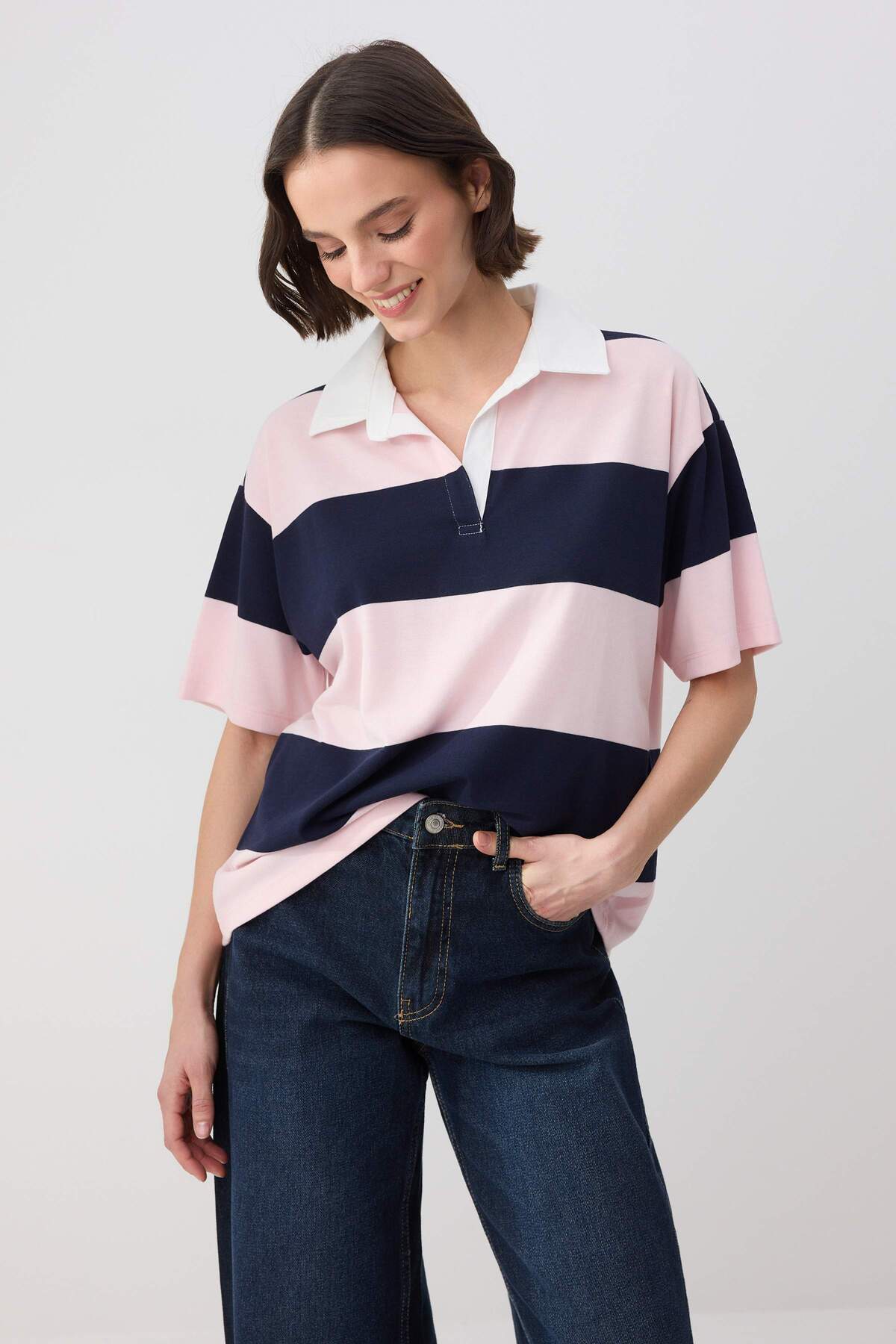 Trendyolmilla  Wardrobe Essentials-Lacivert Çizgili Regular/Normal Kalıp %100 Pamuk Örme T-shirt TWOSS26TS00027