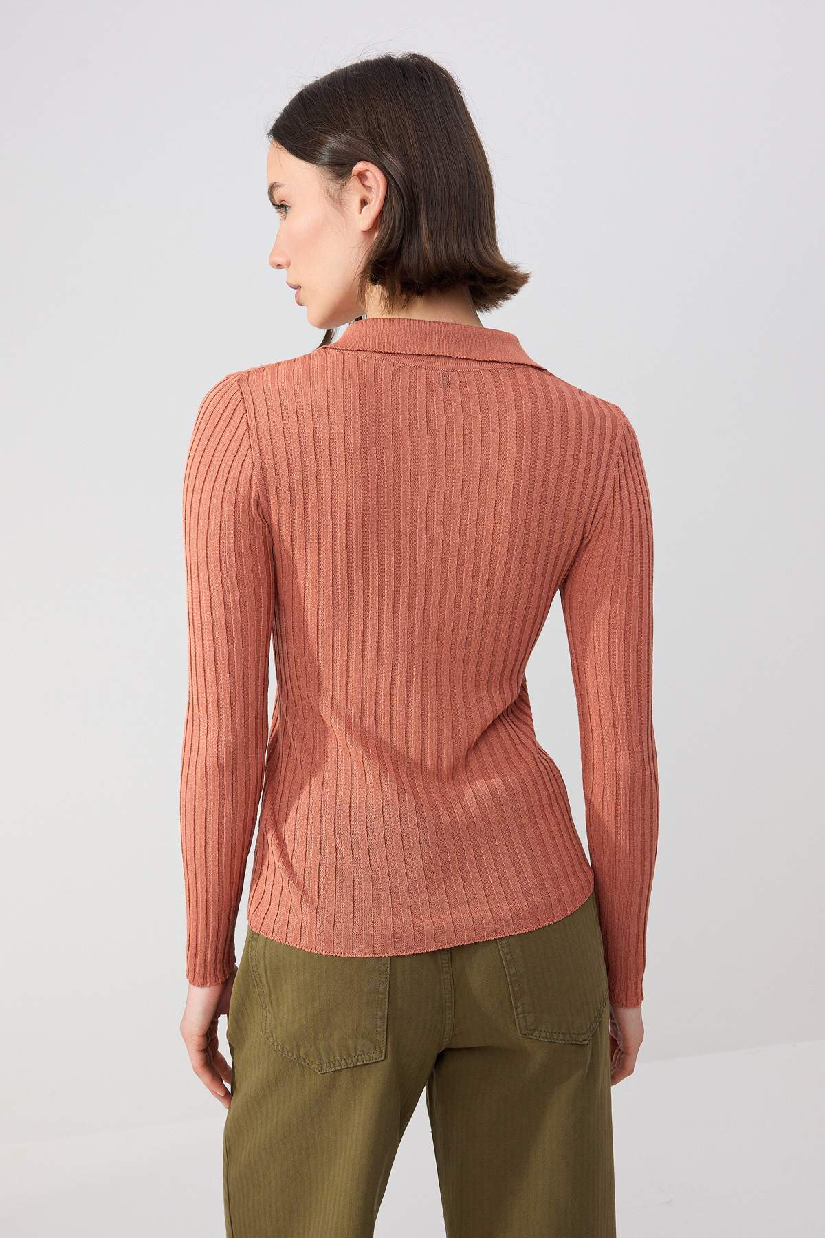 Trendyolmilla  Wardrobe Essentials Kiremit Fitilli Polo Yaka İnce Triko Kazak TWOSS26KZ00004 - Görsel 4