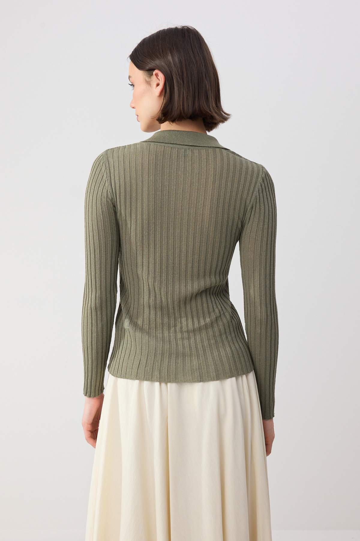 Trendyolmilla  Wardrobe Essentials Açık Haki Fitilli Polo Yaka İnce Triko Kazak TWOSS26KZ00004 - Görsel 4