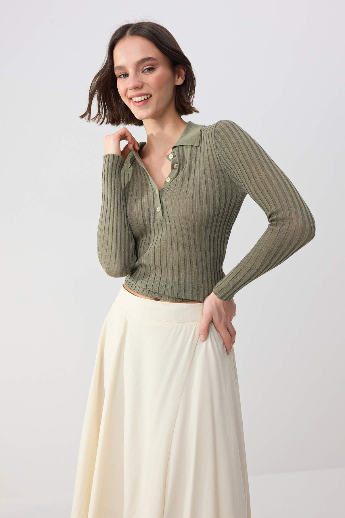 Trendyolmilla  Wardrobe Essentials Açık Haki Fitilli Polo Yaka İnce Triko Kazak TWOSS26KZ00004