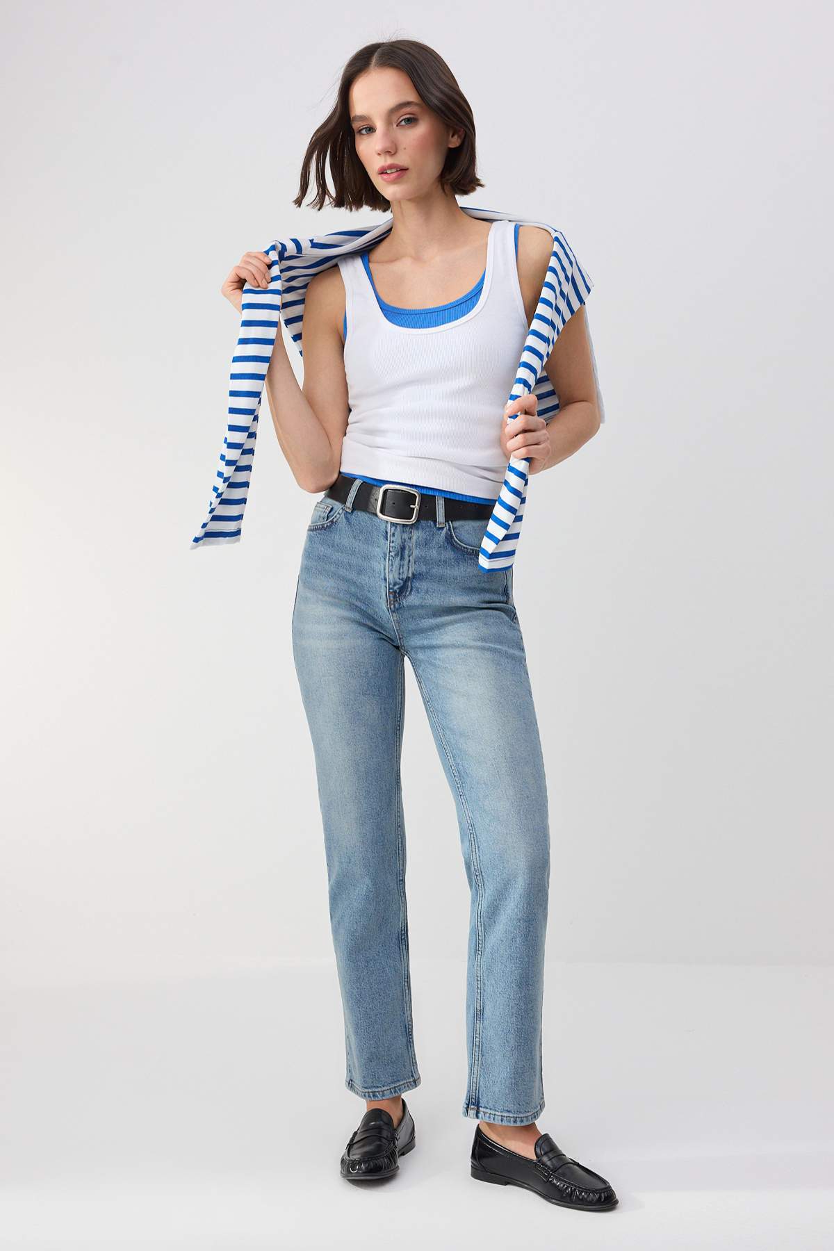 Trendyolmilla  Trendyolmilla Wardrope Essentials Koyu Mavi Az Esnek Yüksek Bel SLIM MOM Jeans TWOSS26JE00148