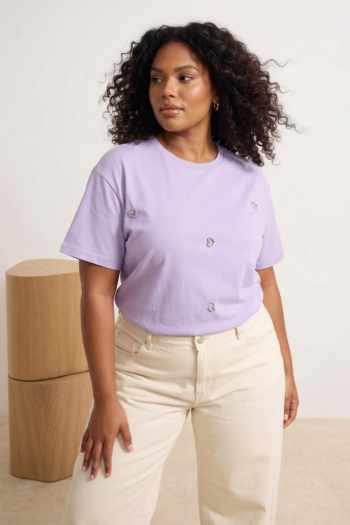 Trendyolmilla Curve Mor Kalp Aksesuar Detaylı Oversize/Bol Kesim %100 Pamuk Örme T-shirt TBBSS24BF00008
