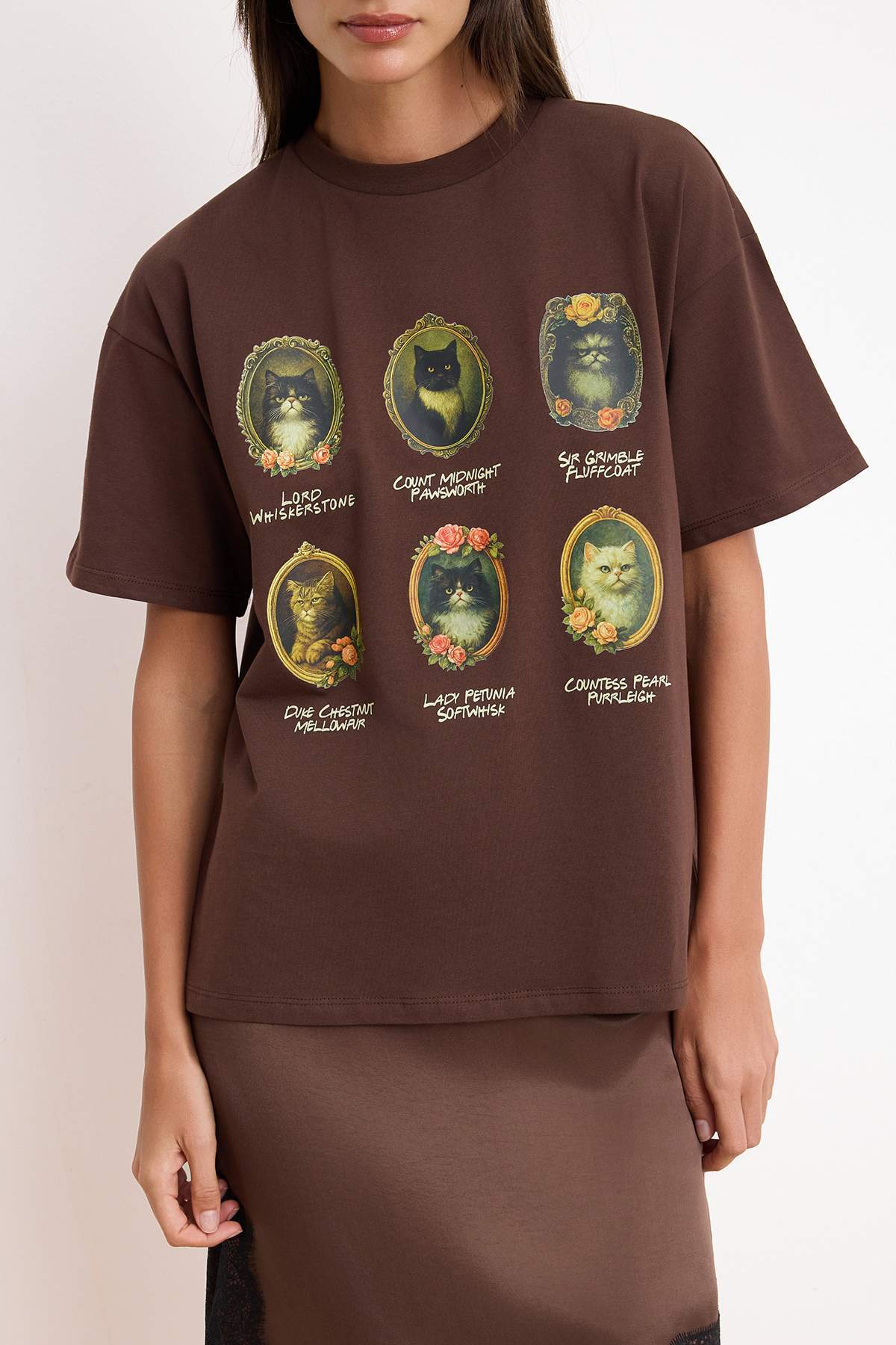 Trendyolmilla  Kahverengi Baskılı Oversize/Geniş Kalıp Kısa Kollu Tok %100 Pamuk Örme T-Shirt TWOSS26TS00176 - Görsel 3