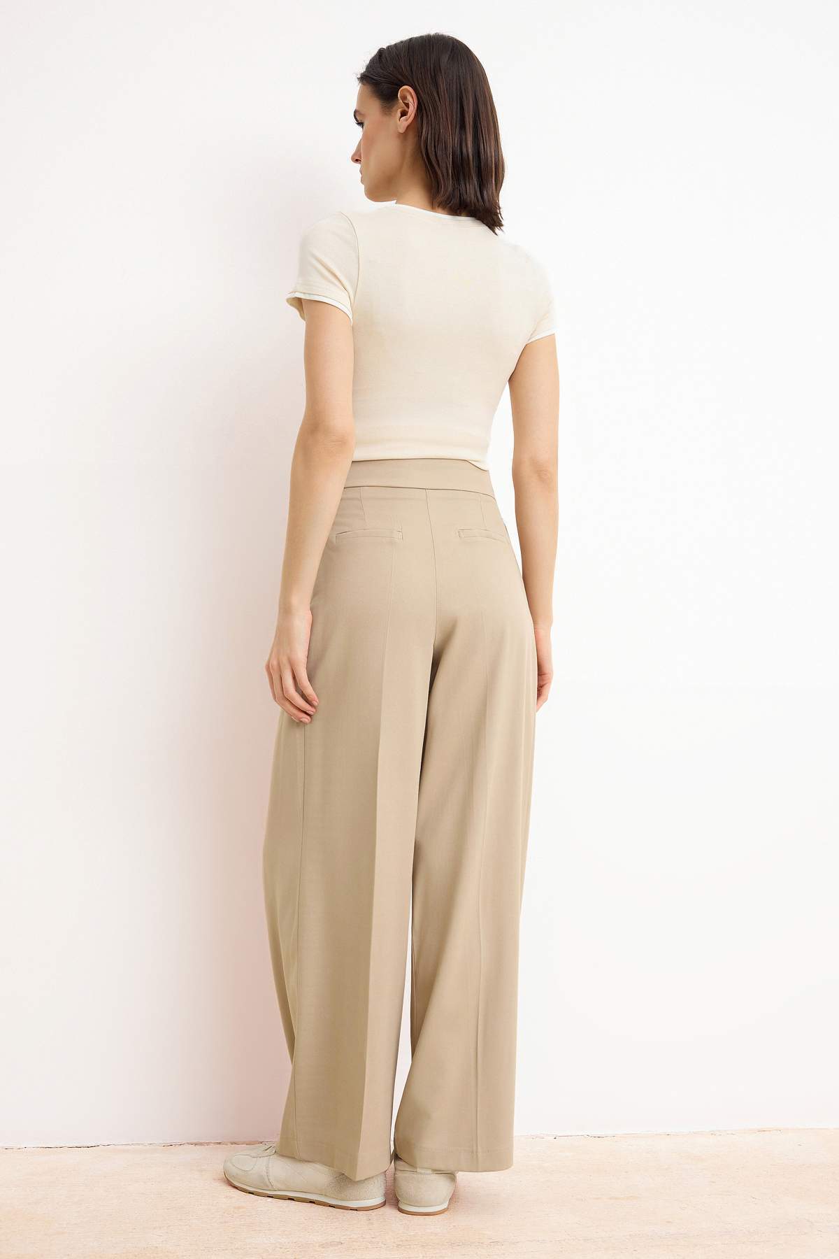 Trendyolmilla  Bej Bağlama Detaylı Wide Leg/Geniş Paça Kumaş Pantolon TWOSS26PL00068 - Görsel 4