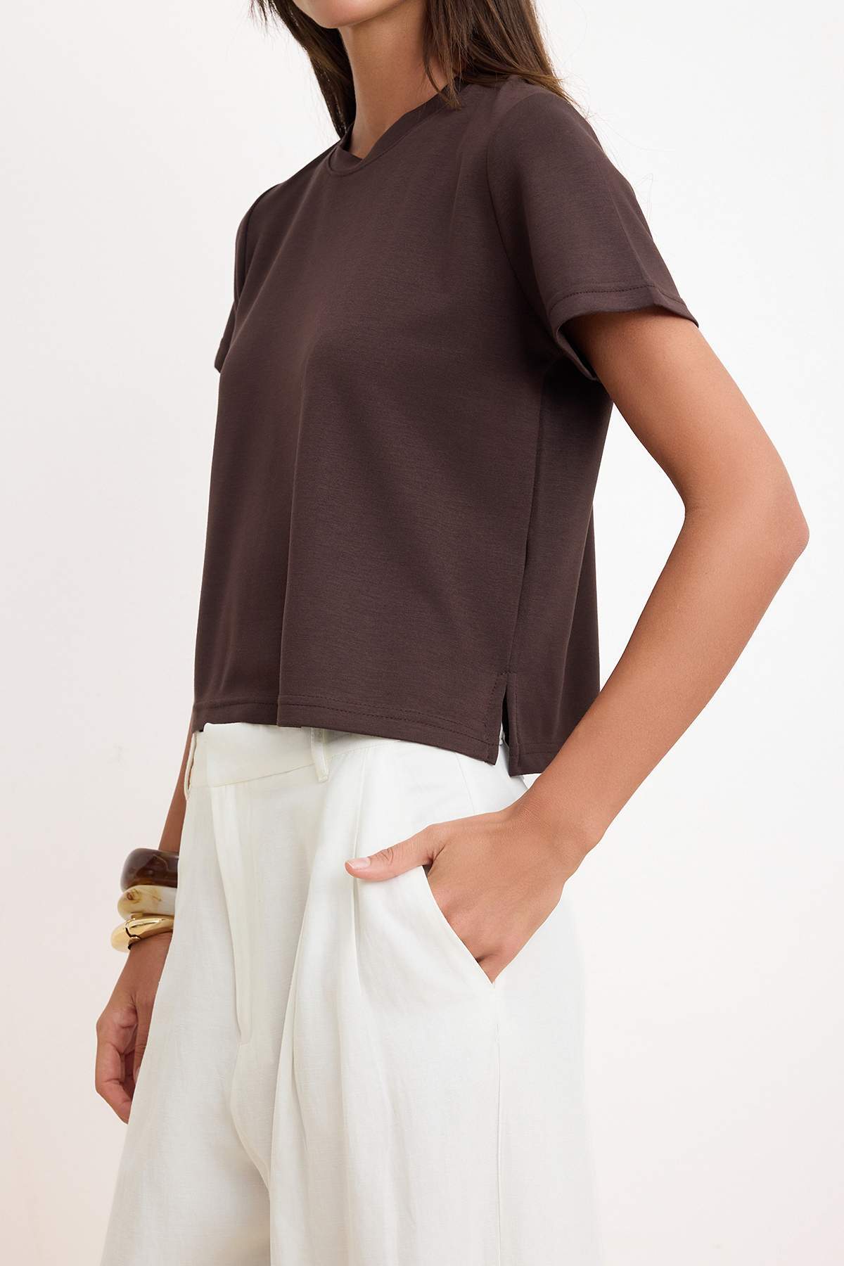 Trendyolmilla  Kahverengi Regular Kısa Kol Bisiklet Yaka Yumuşak Örme T-Shirt TWOSS26TS00197 - Görsel 3