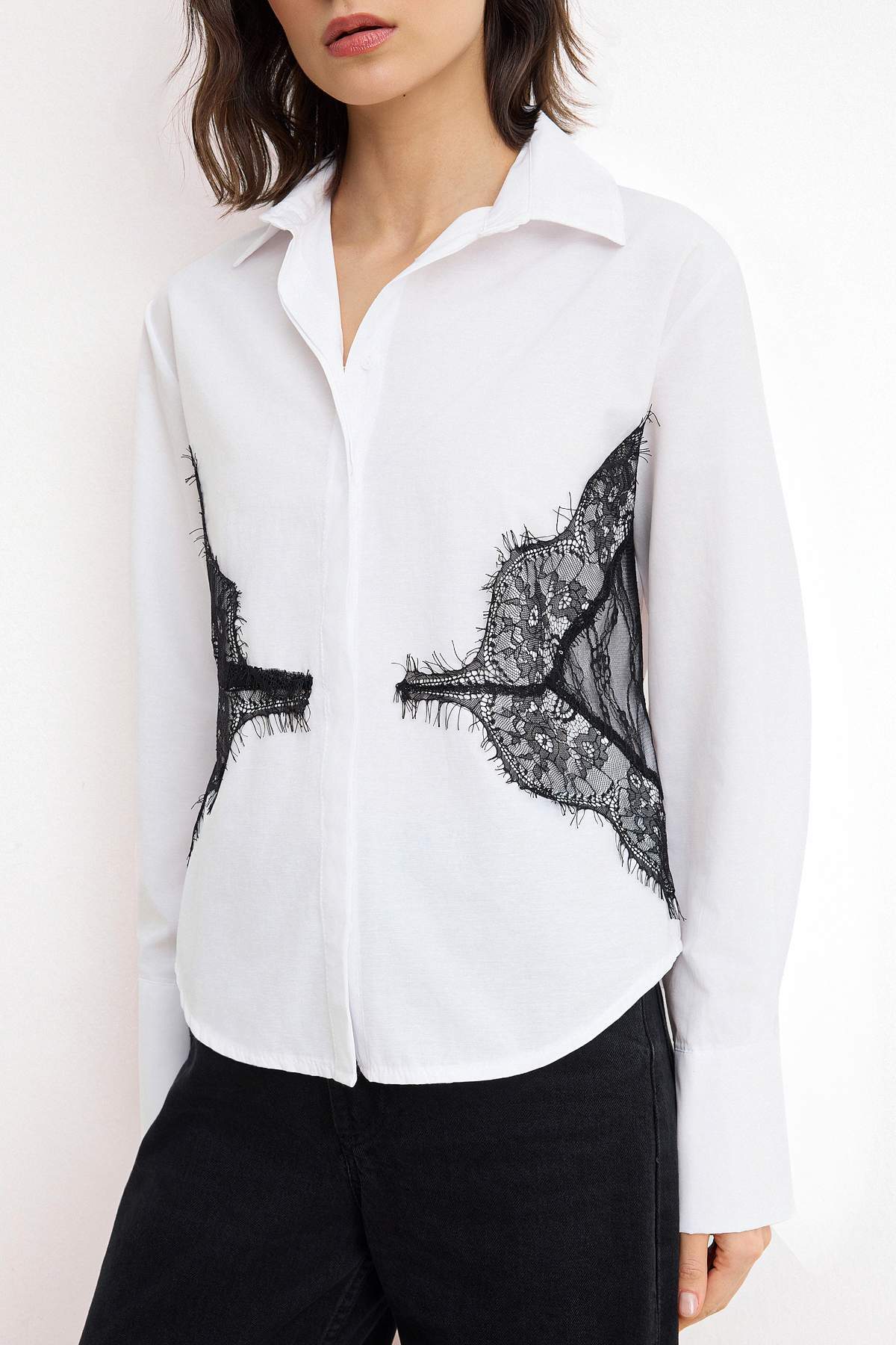 Trendyolmilla  Beyaz Dantel detaylı Beli Ayarlanabilir Gömlek TWOSS26GO00164 - Görsel 3