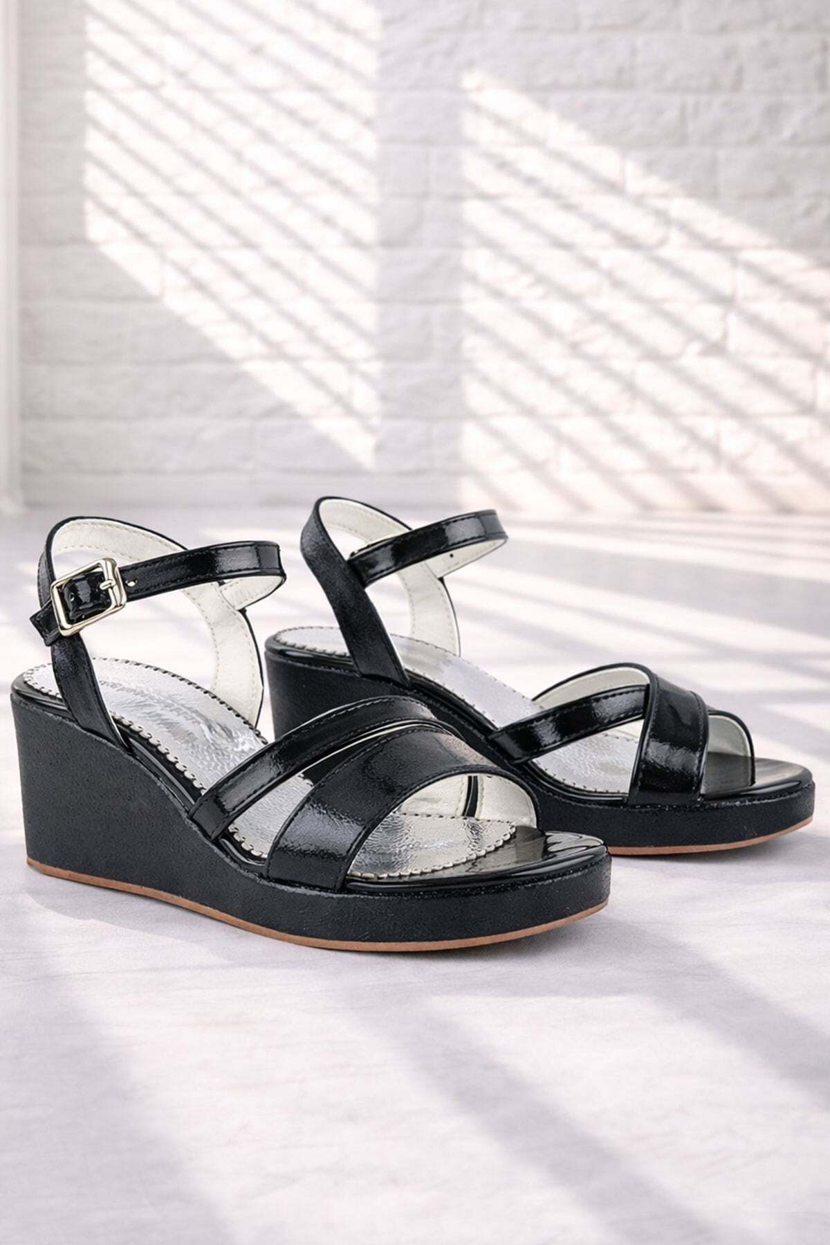 Aurora Girls' Black Heeled Shoes