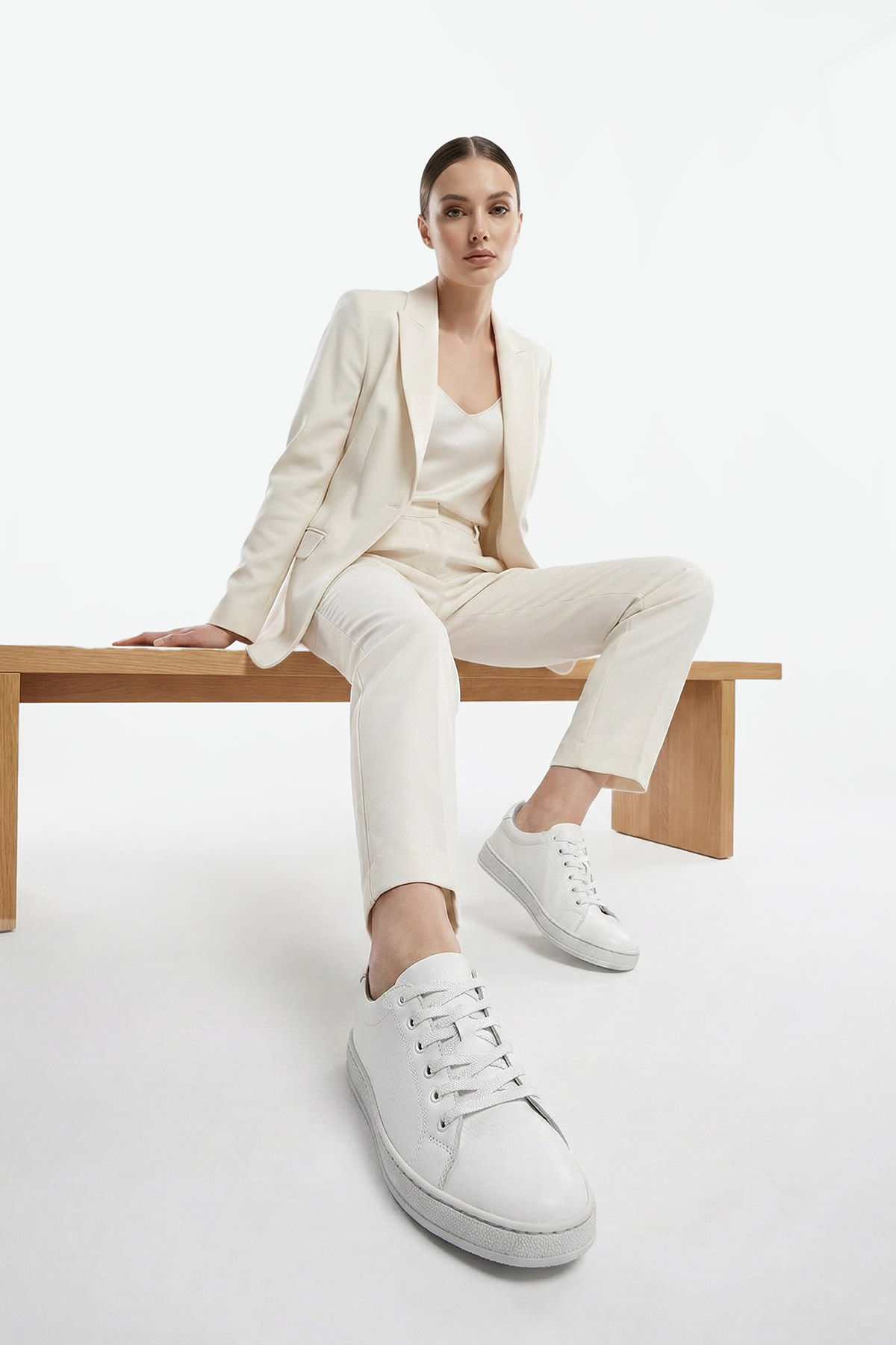GÖNDERİ(R)  Kadın Beyaz Lastik Bağcıklı Hakiki Deri Sneaker - Görsel 4