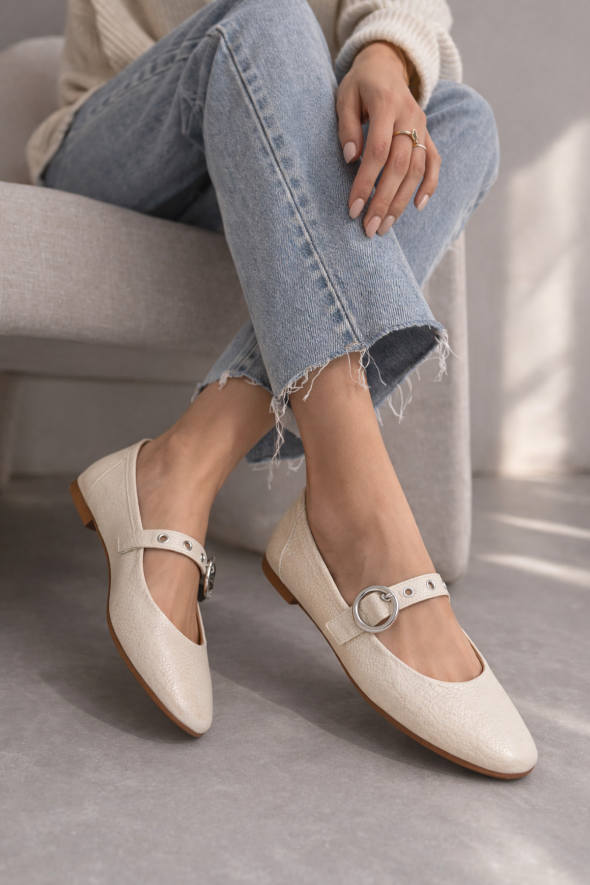 Viena Women's Spring Lightweight Comfortable Sole Stylish Buckle Encapsulated Daily Office Holiday Flats Shoes