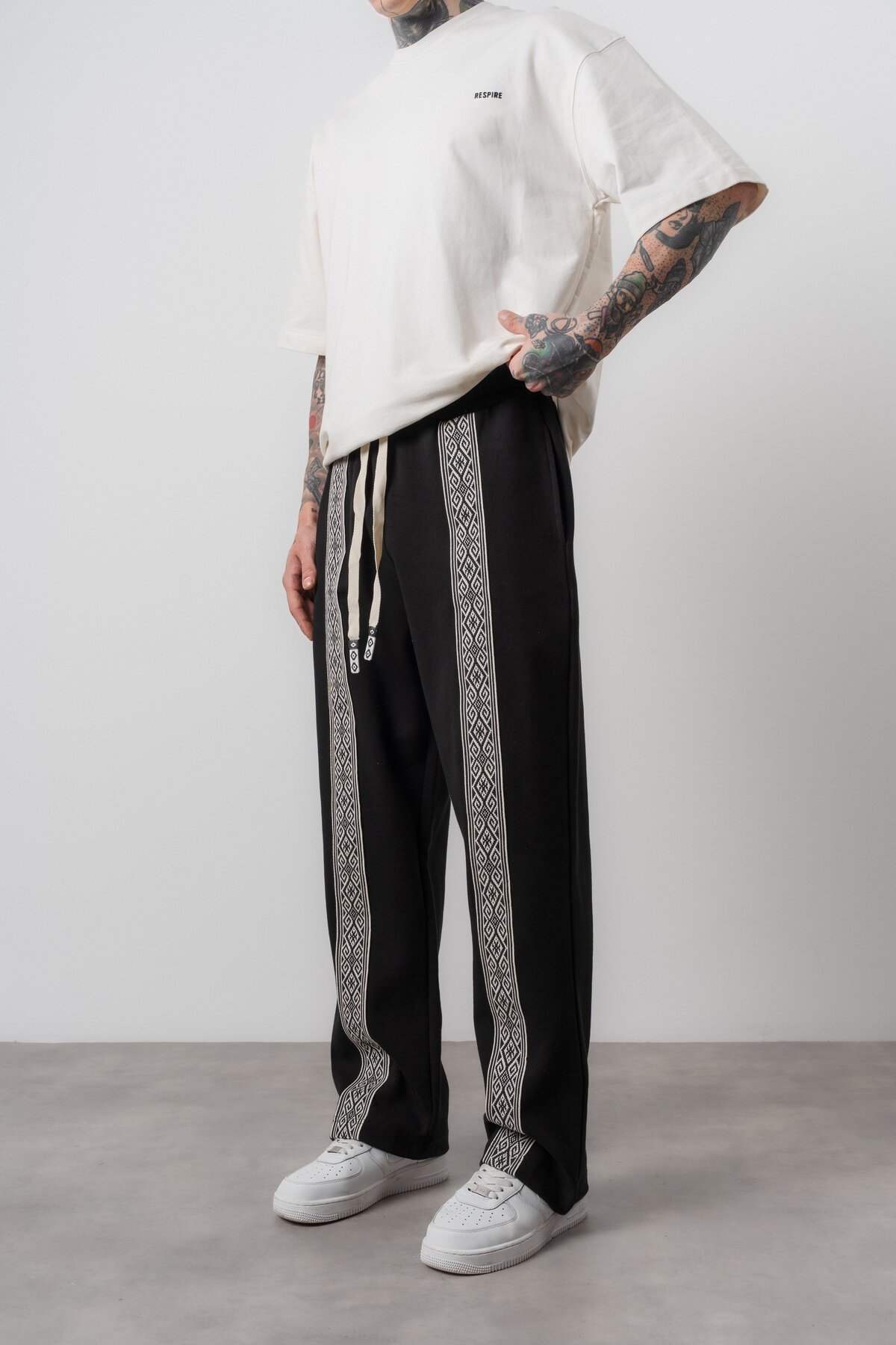 Respire  Erkek Etnik Şerit Detaylı Doubleface Baggy Eşofman Altı Siyah - Görsel 3