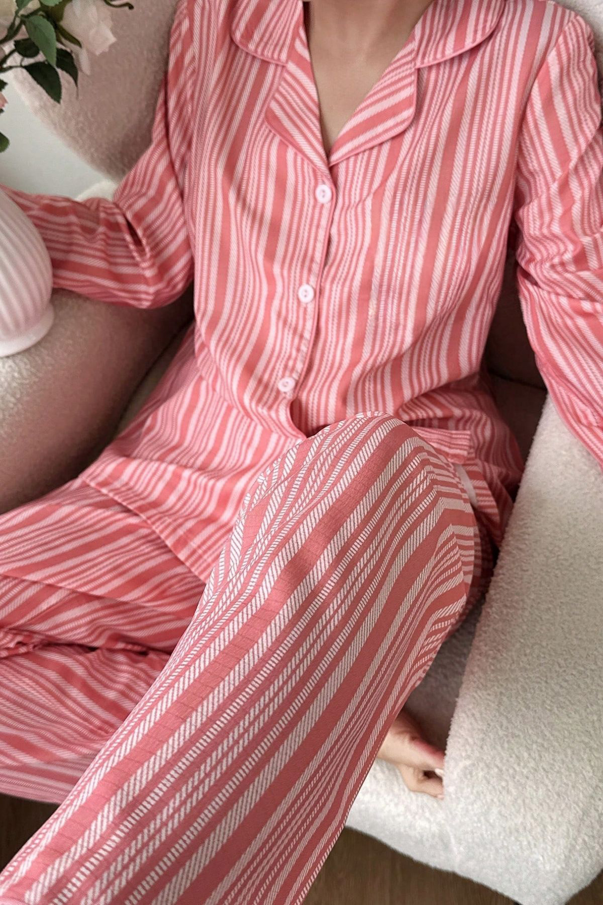 BELLA NOTTE Pink Buttoned Vertical Printed Long Sleeve Pajama Set