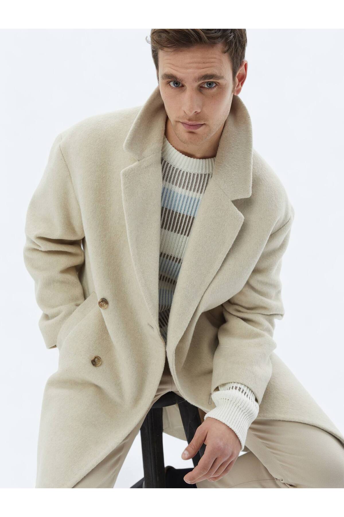 Kip  Açık Bej Oversize Fit Kruvaze Yaka Klasik Dokuma Palto - Görsel 2