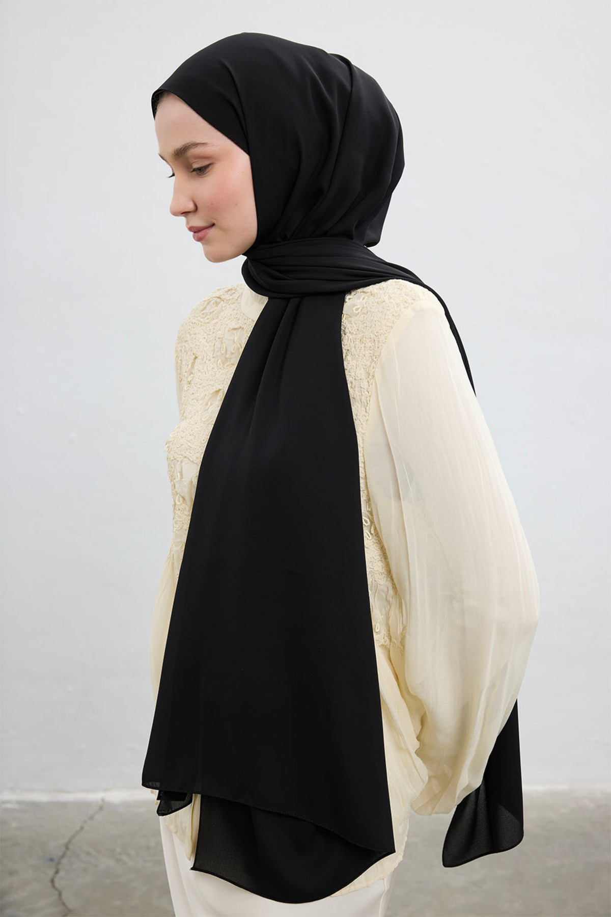 Daily Crepe Shawl Black